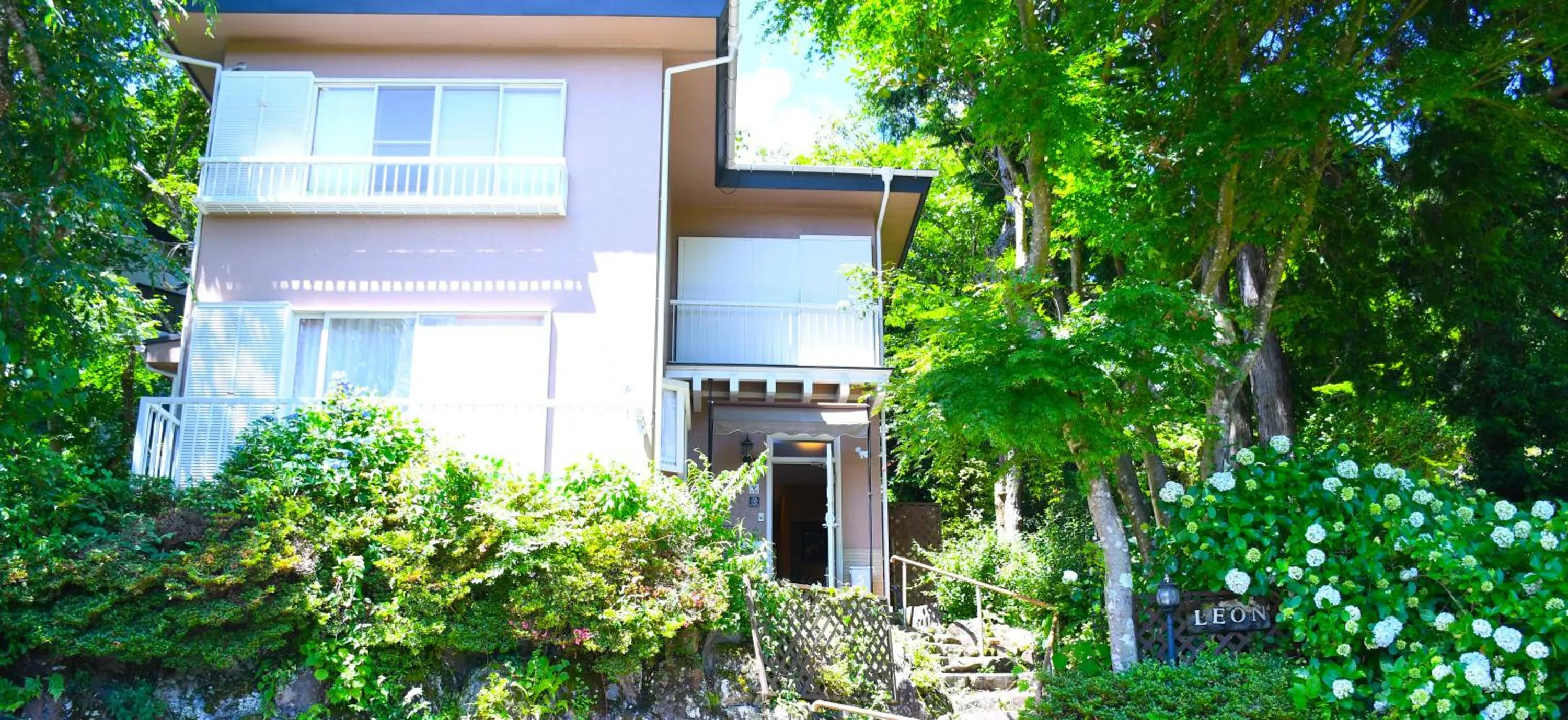 Property building in HAKONE LEON