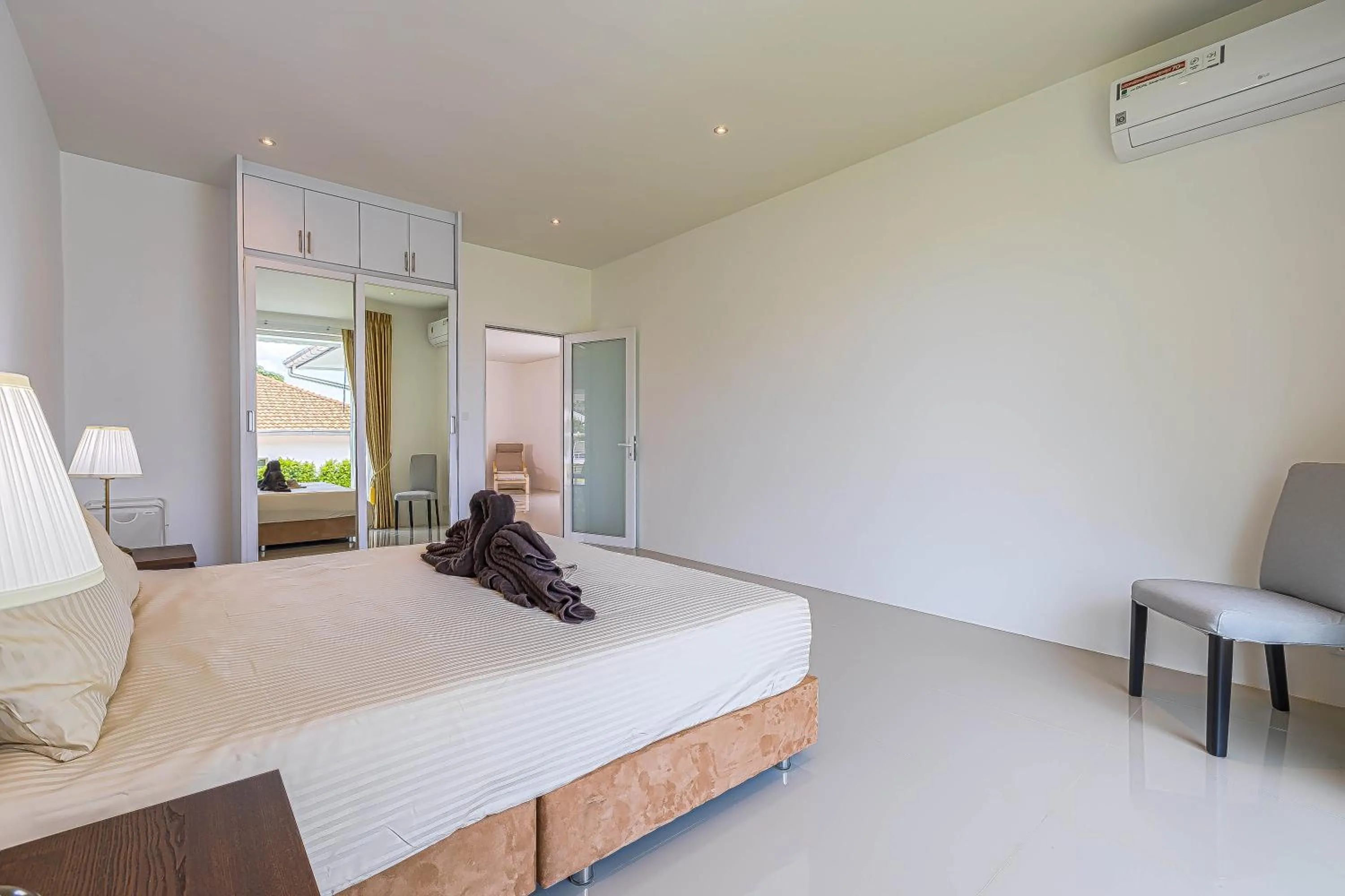 Bed in Amazing Private 6 Bedroom Pool Villa ED60