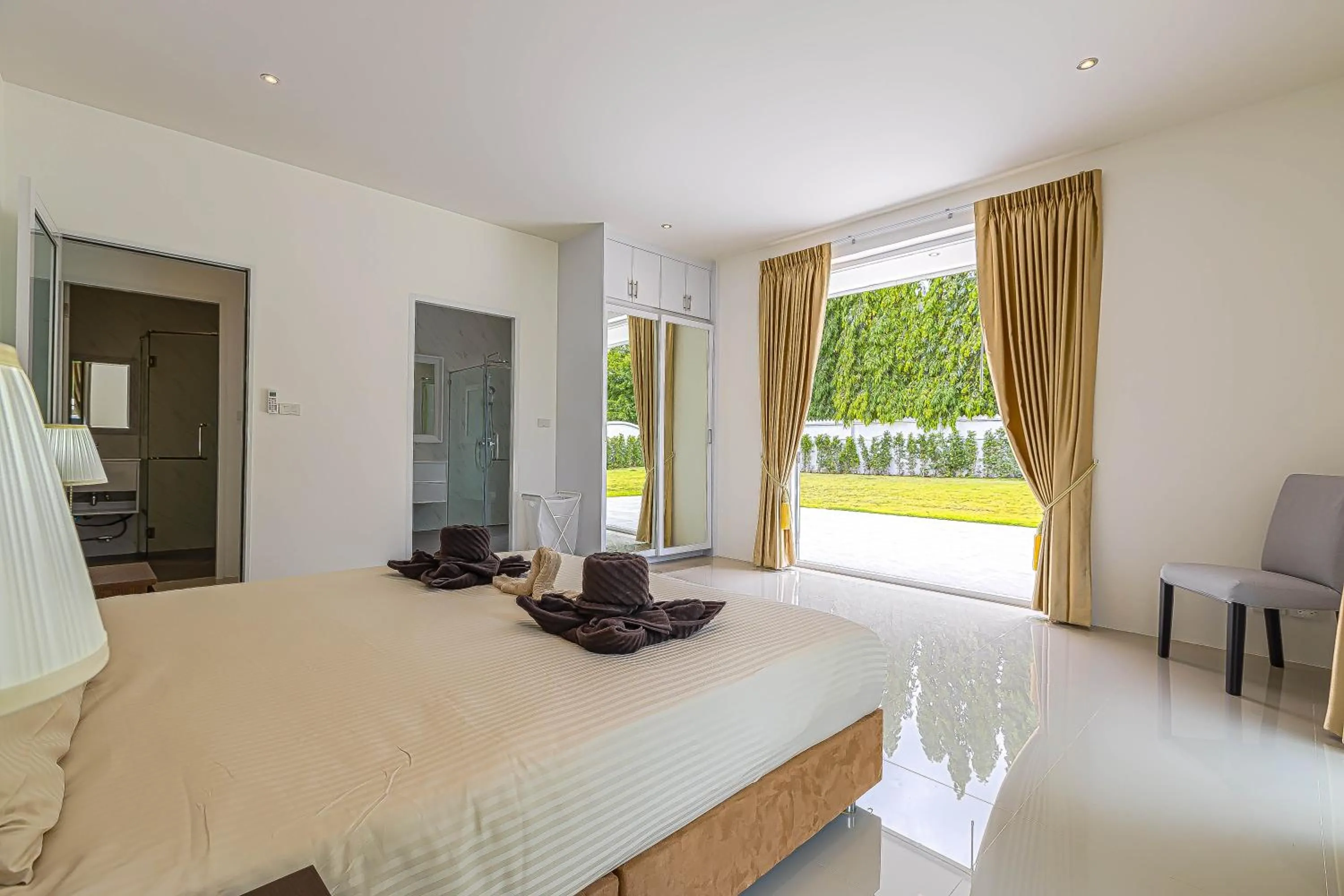 Bed in Amazing Private 6 Bedroom Pool Villa ED60