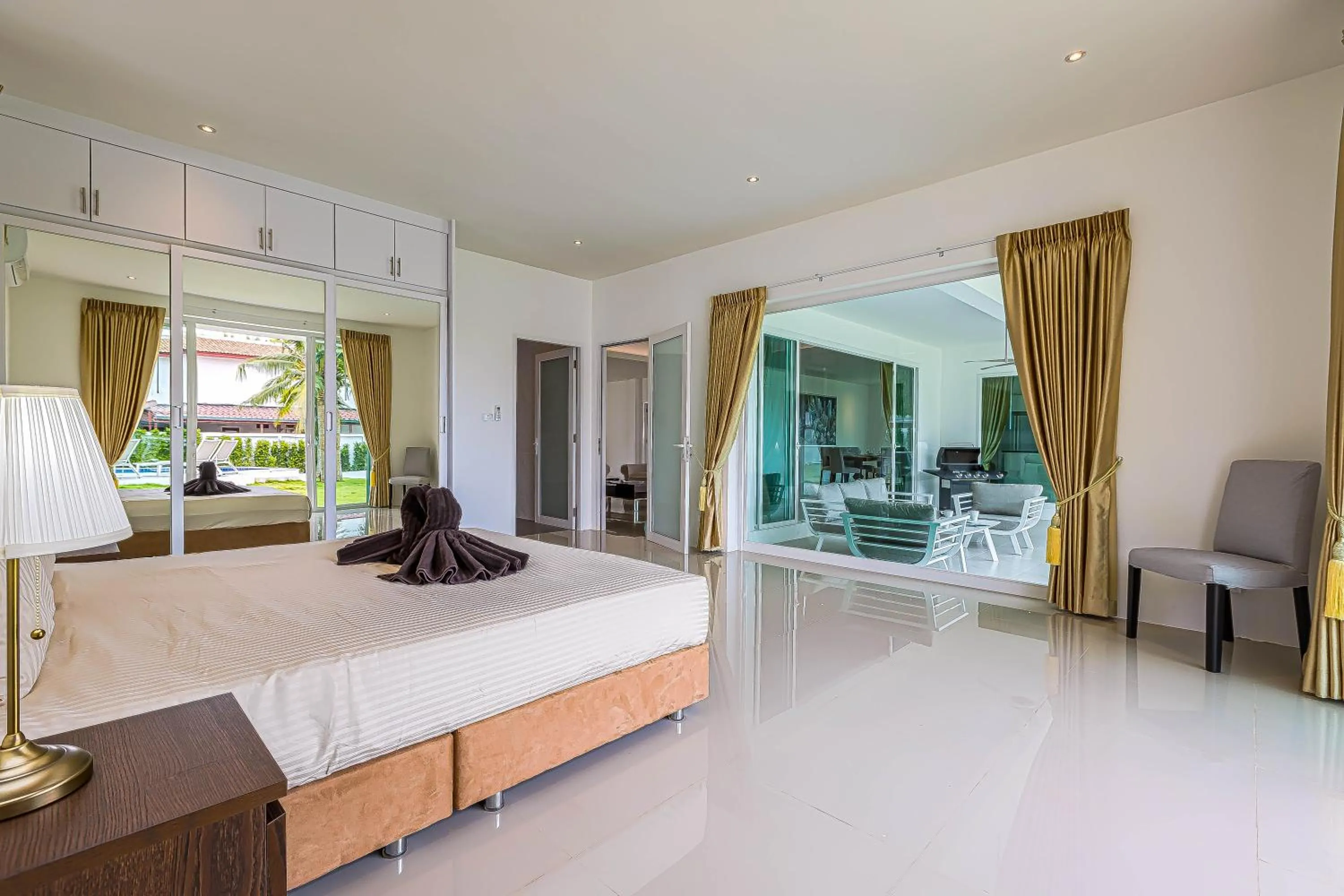 Bed in Amazing Private 6 Bedroom Pool Villa ED60