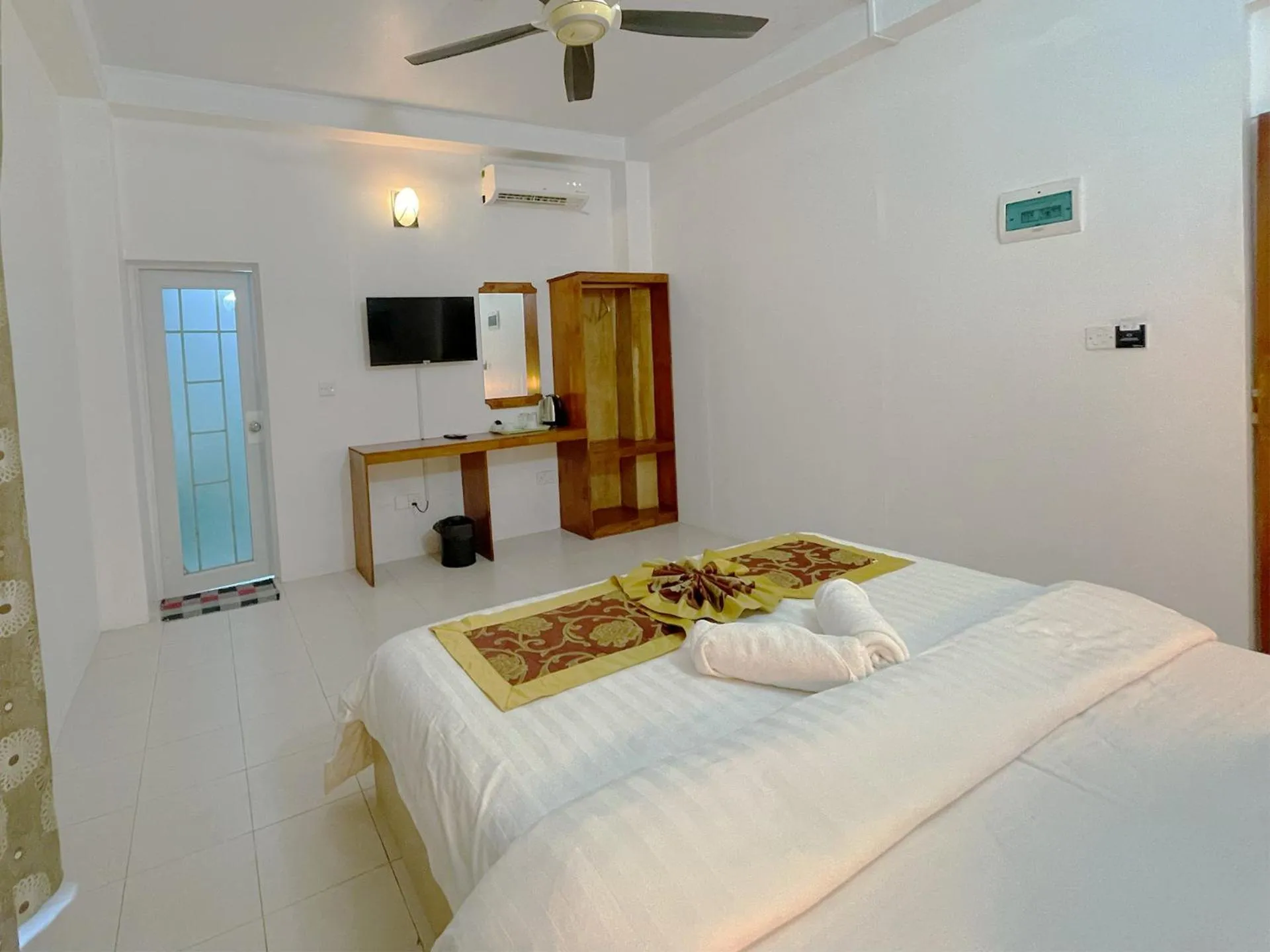 Photo of the whole room, Bed in Paradise Retreat, Maafushi