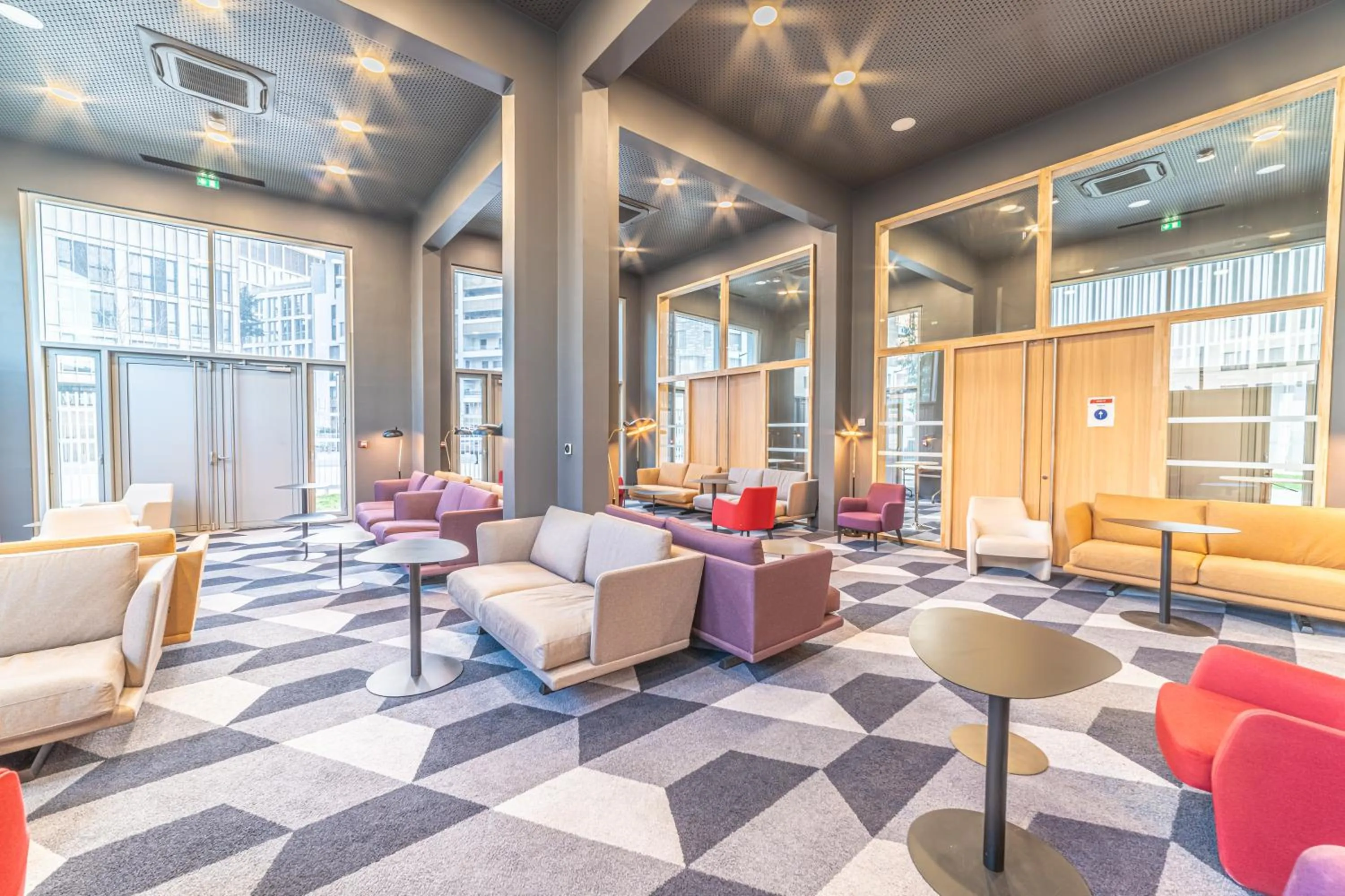 Restaurant/places to eat in Break & Home Campus Condorcet - La Maison des chercheurs Appart'Hôtel