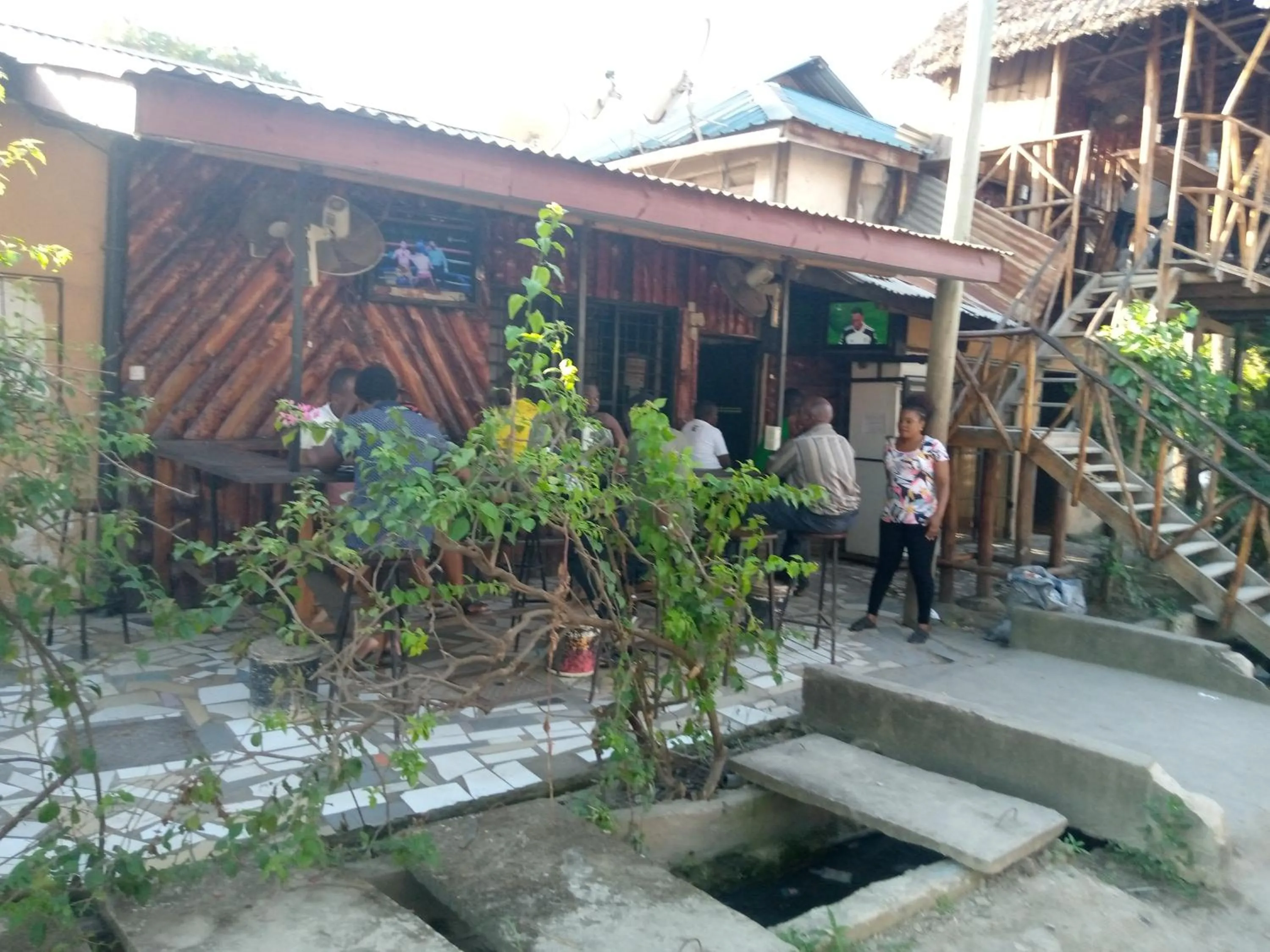 Garden in Kicec bar and guest house airport