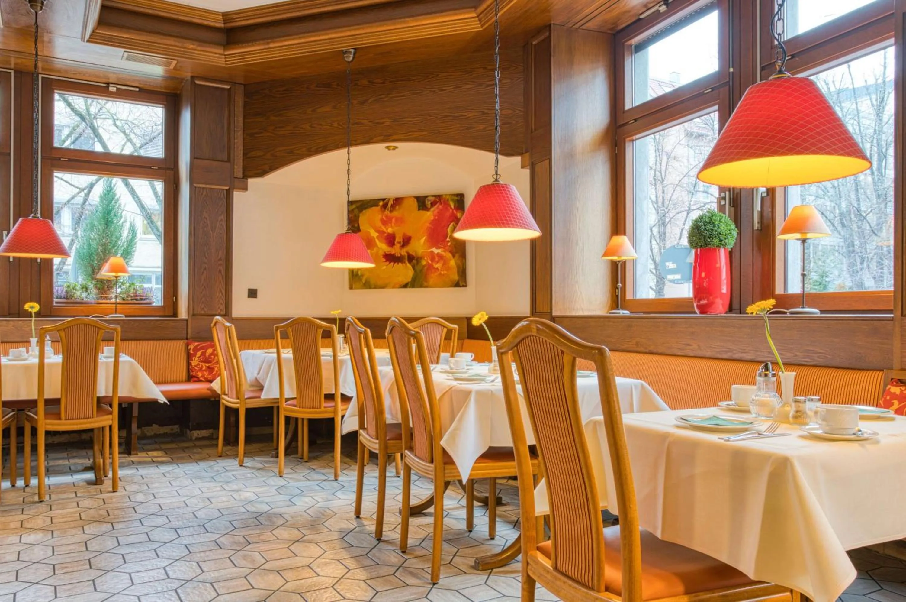 Restaurant/places to eat in Sautter Hotel Stuttgart City