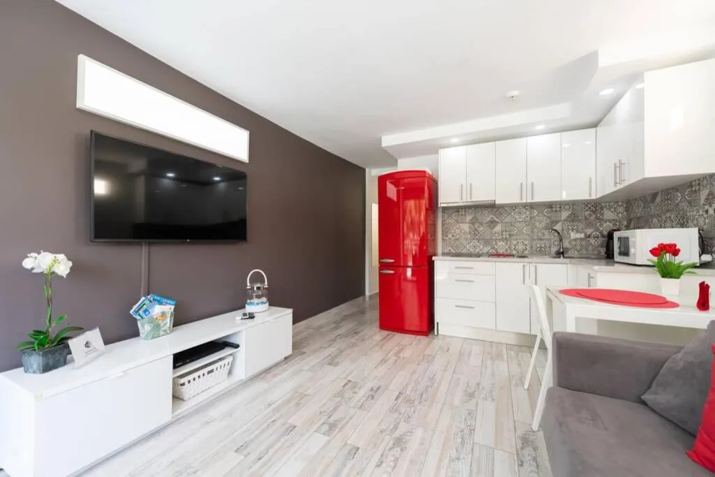 Luxury apt 1 MINUTE from the Beach of the Dunes