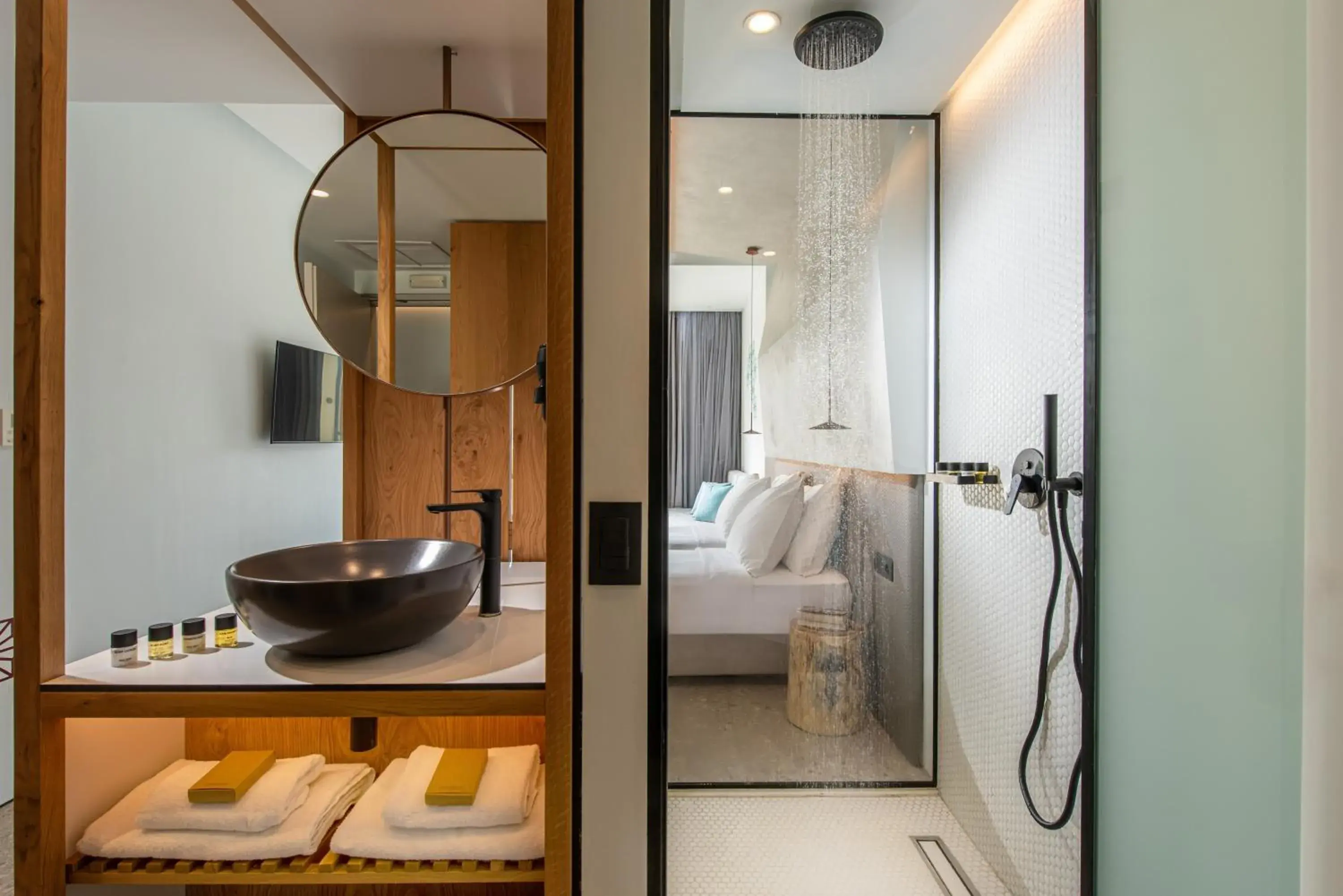 Sensus Superior Roof Garden with Jacuzzi in Sensus Experience by Lavris Sensus Superior Roof Garden with Jacuzzi in Sensus Experience by Lavris