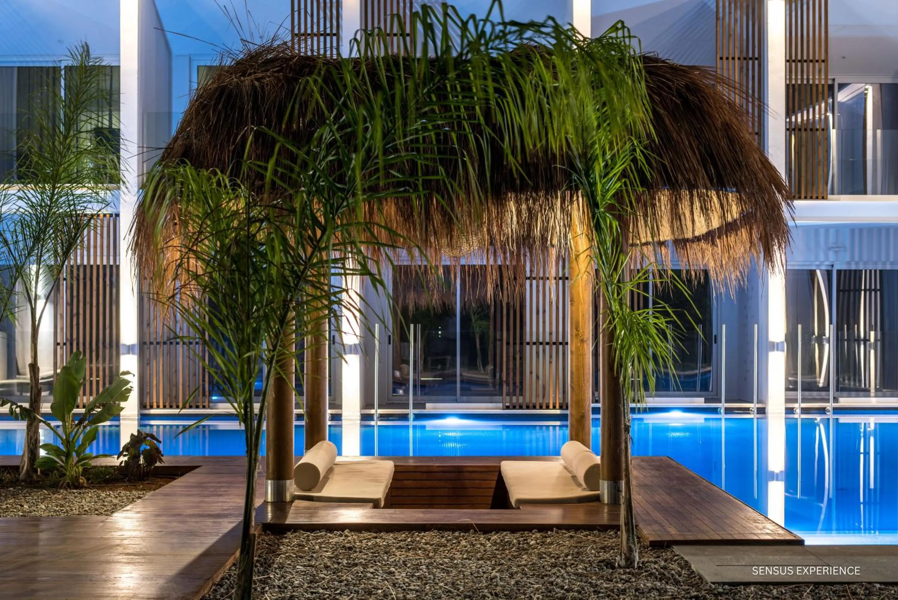 Swimming pool in Sensus Experience by Lavris