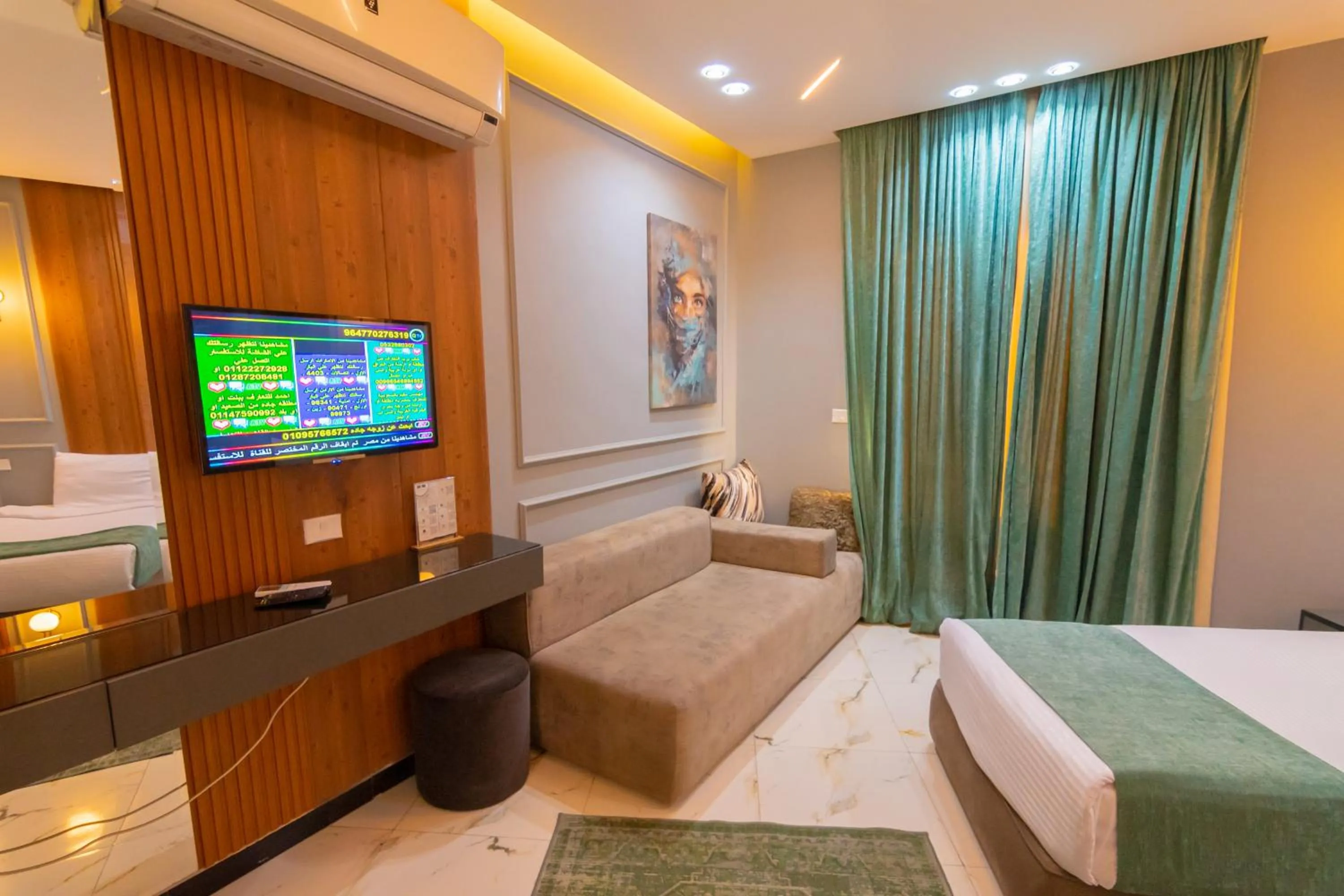 Bedroom, Bed in Museum Plaza