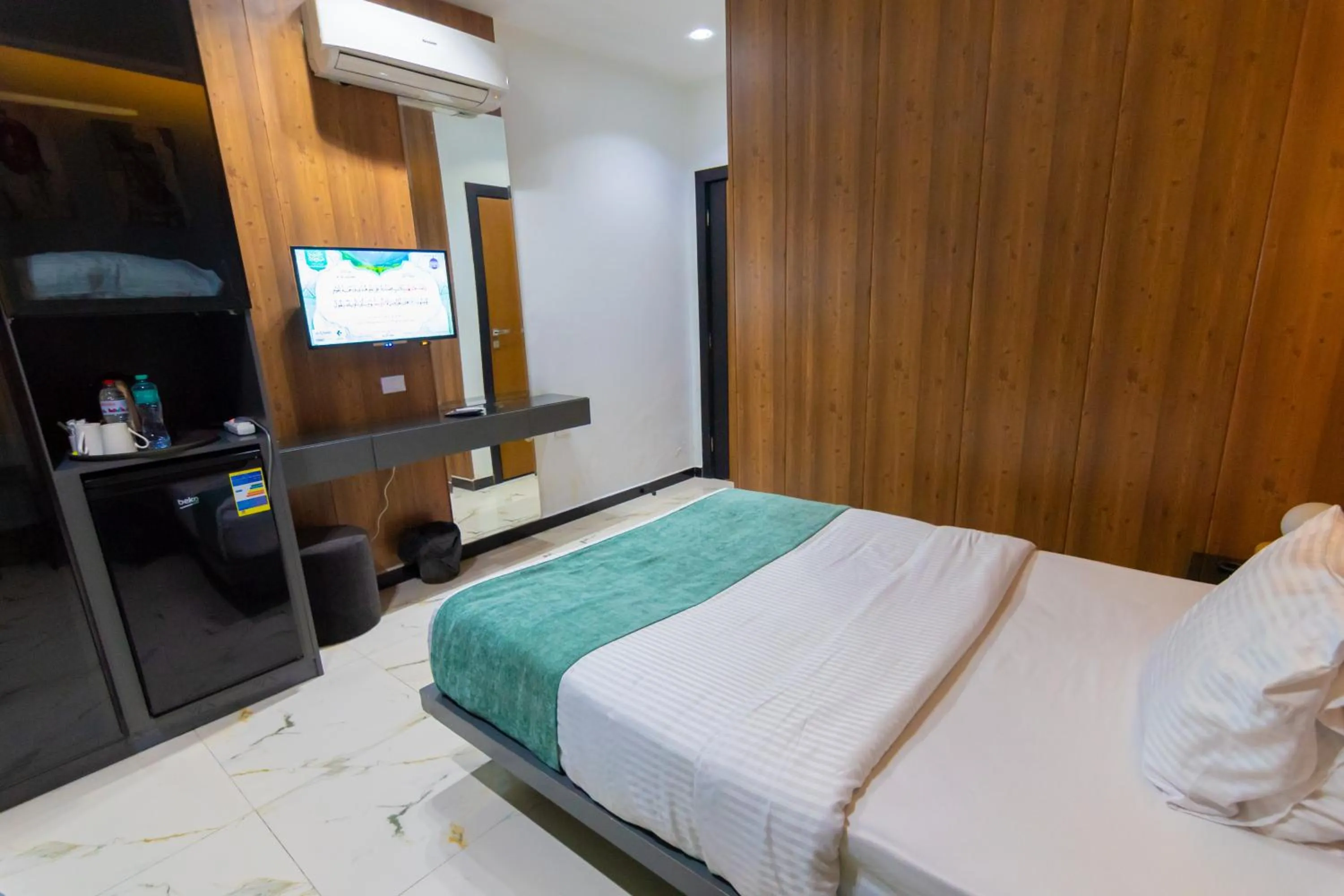 Bedroom, Bed in Museum Plaza