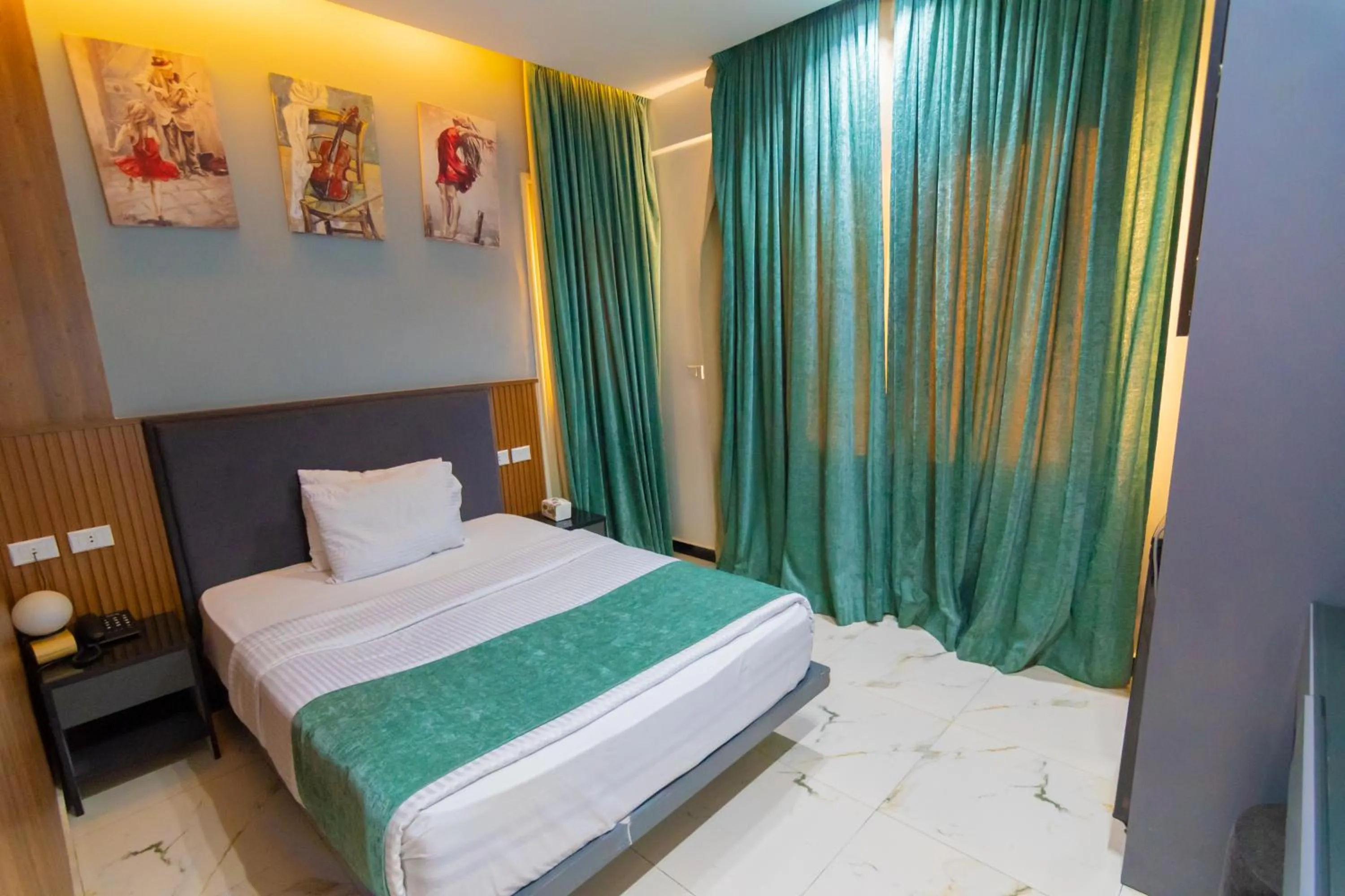 Bedroom, Bed in Museum Plaza