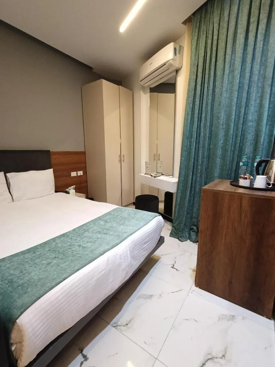 Bedroom, Bed in Museum Plaza