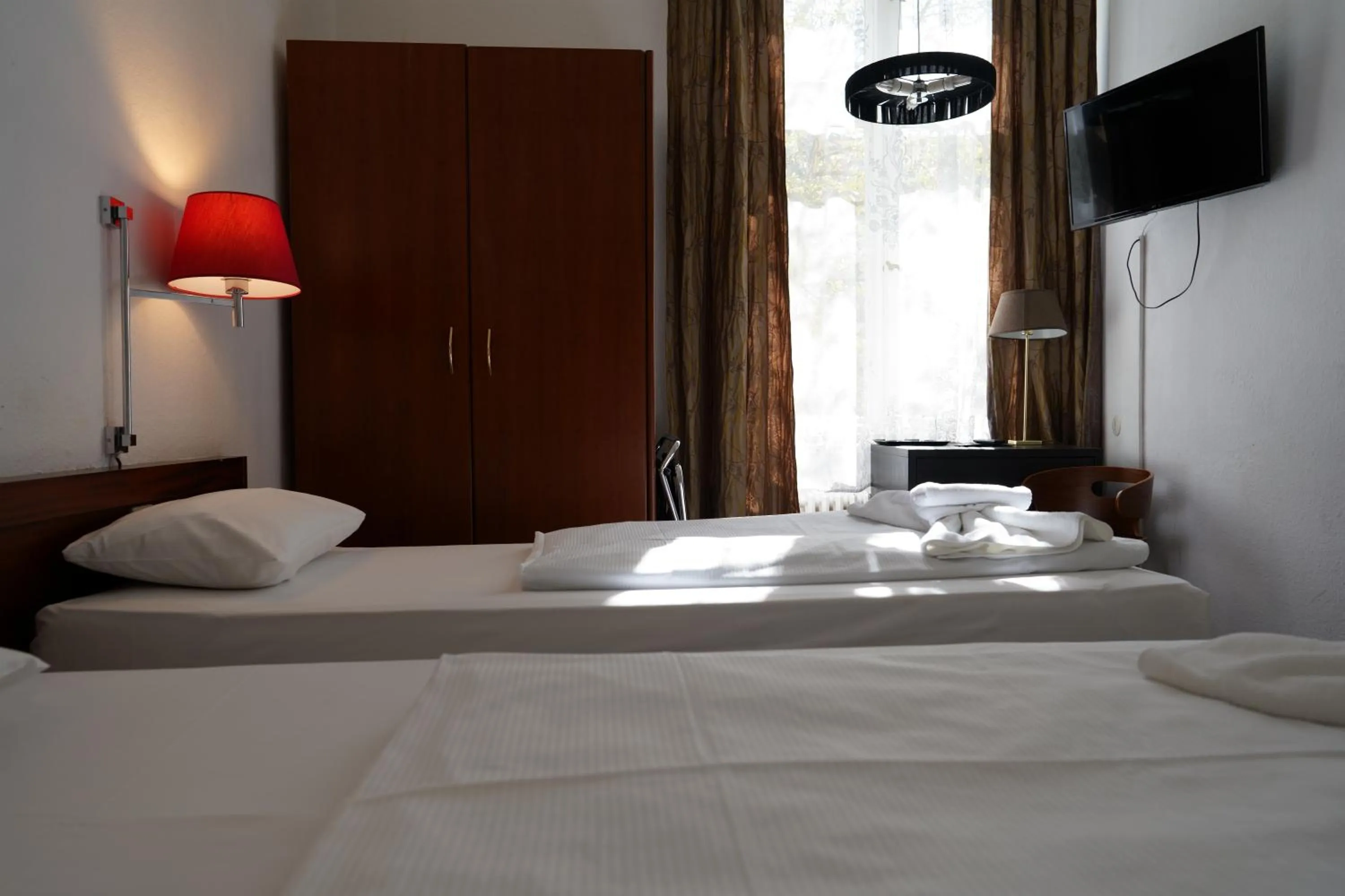 Photo of the whole room, Bed in Hotel Xantener Eck