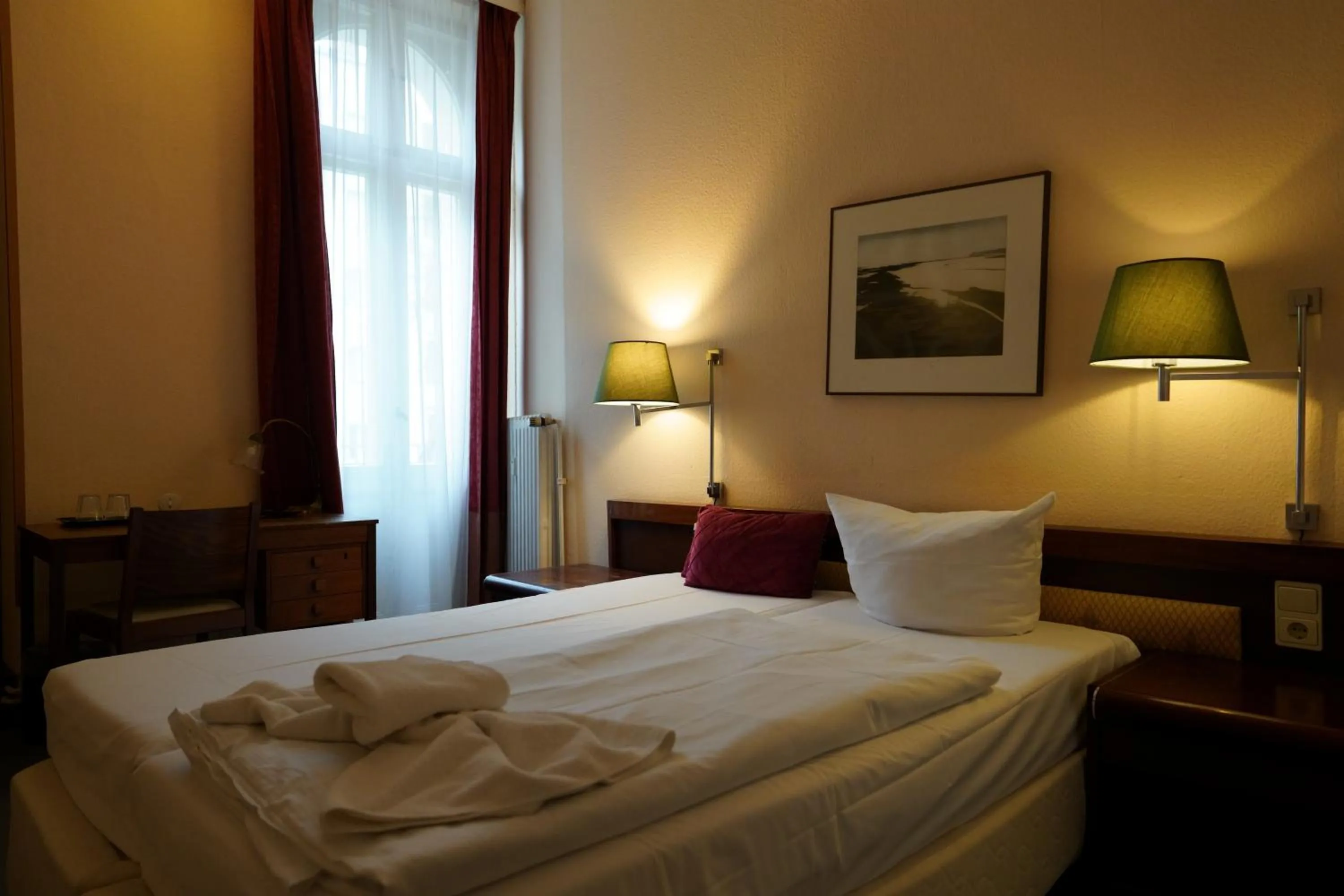 Photo of the whole room, Bed in Hotel Xantener Eck