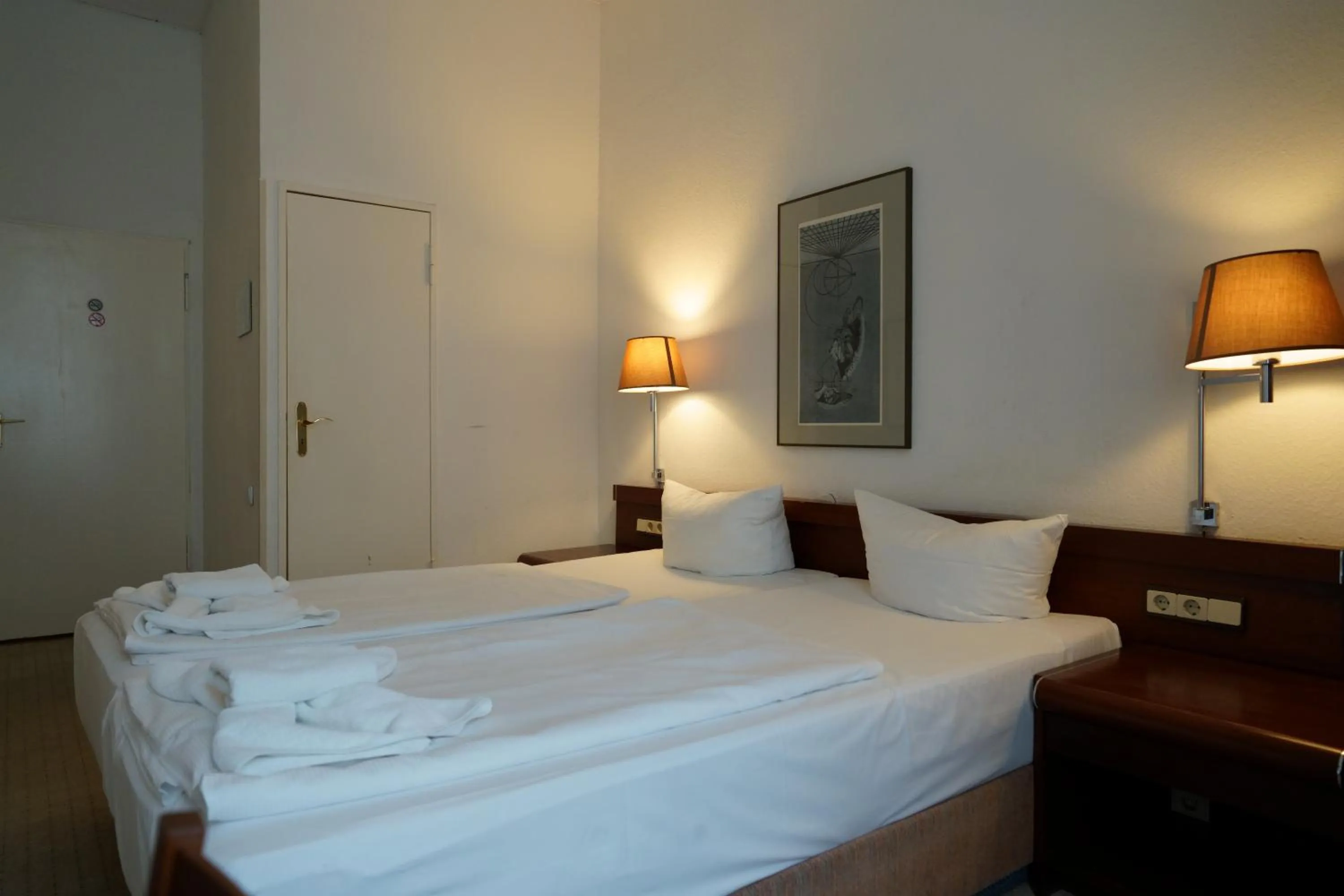 Photo of the whole room, Bed in Hotel Xantener Eck