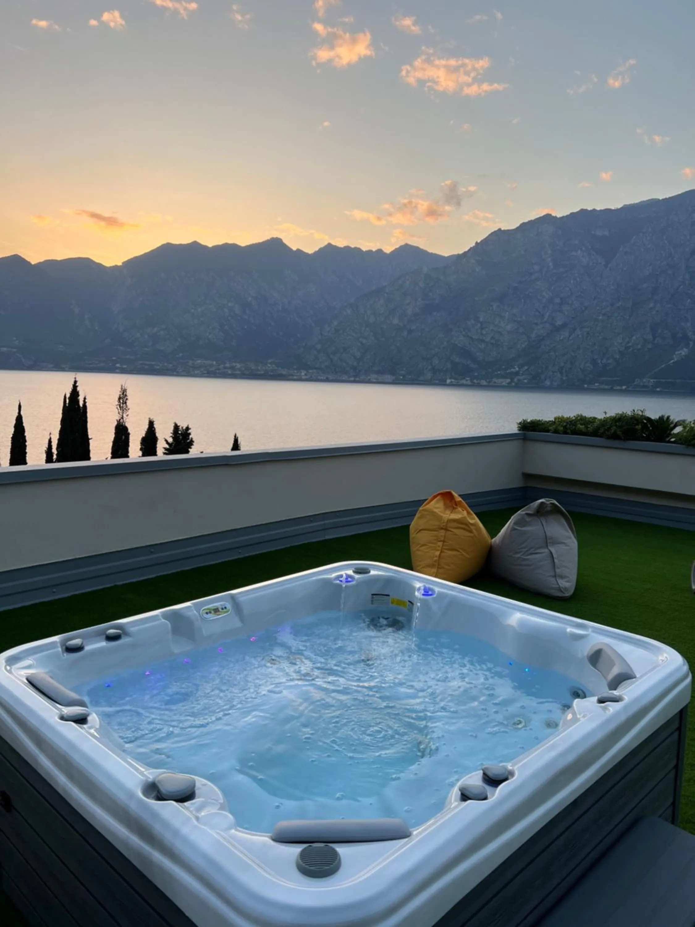 Hot Tub in Wind Hotel