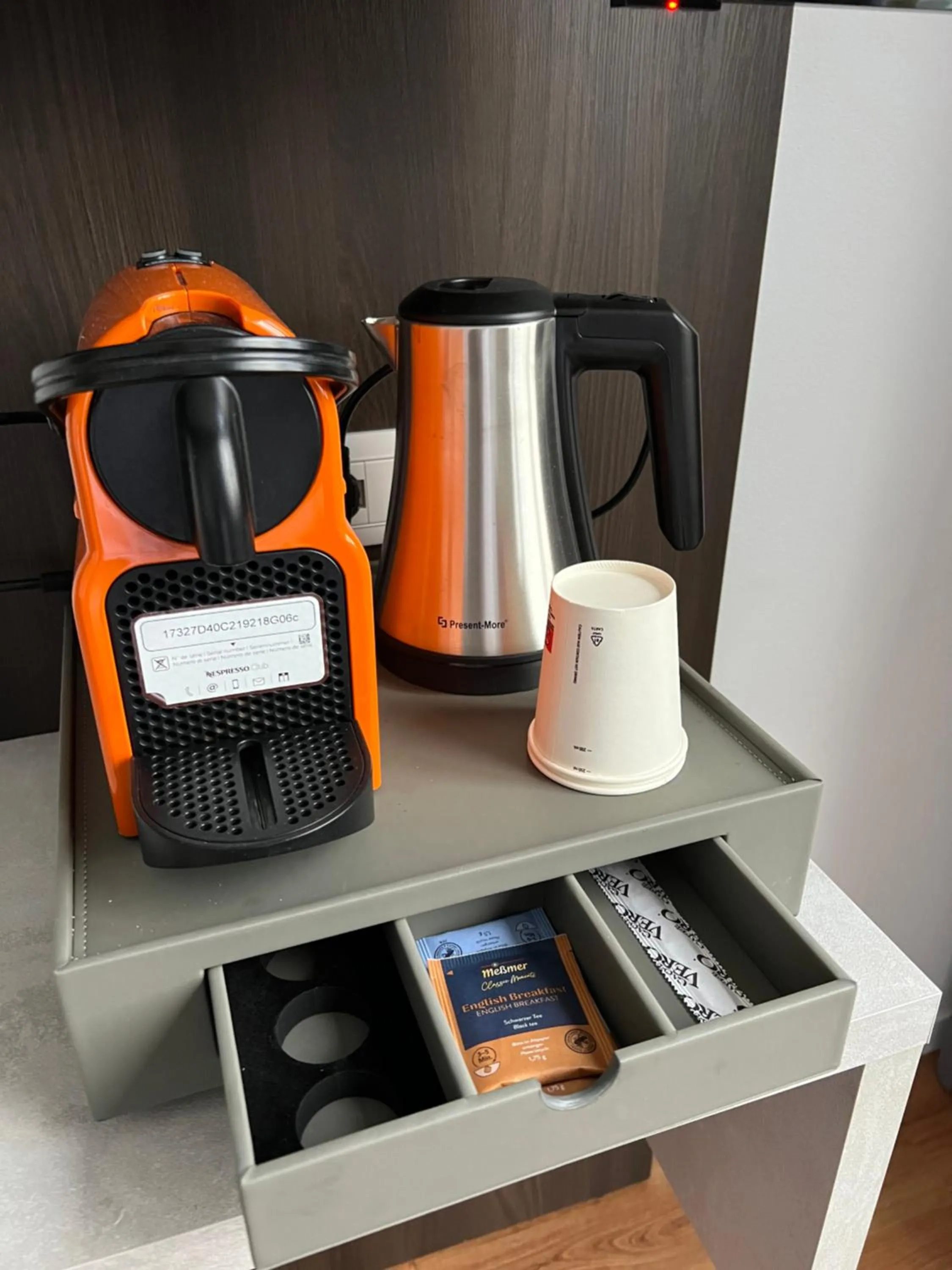 Coffee/tea facilities in Wind Hotel