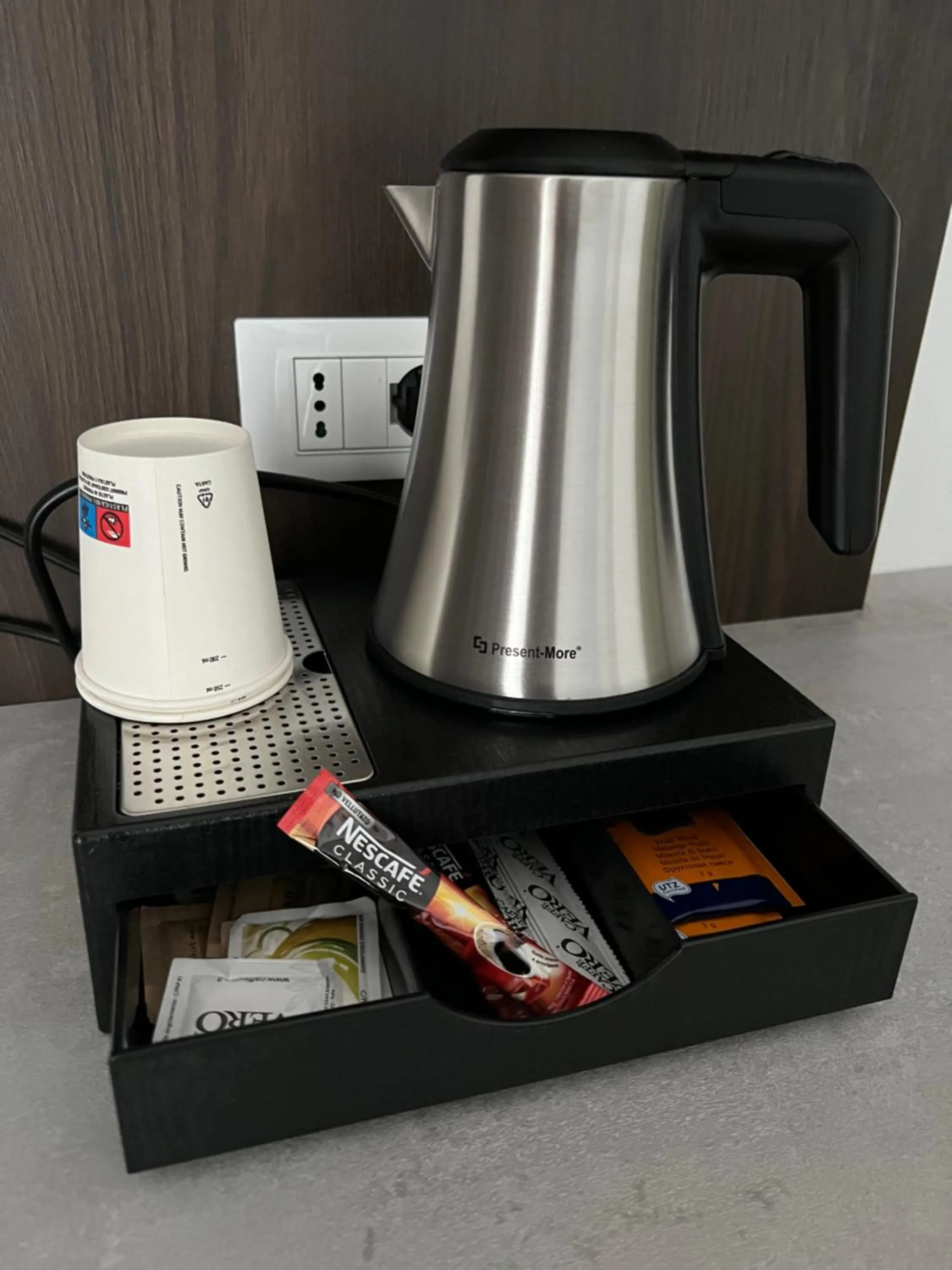 Coffee/tea facilities in Wind Hotel