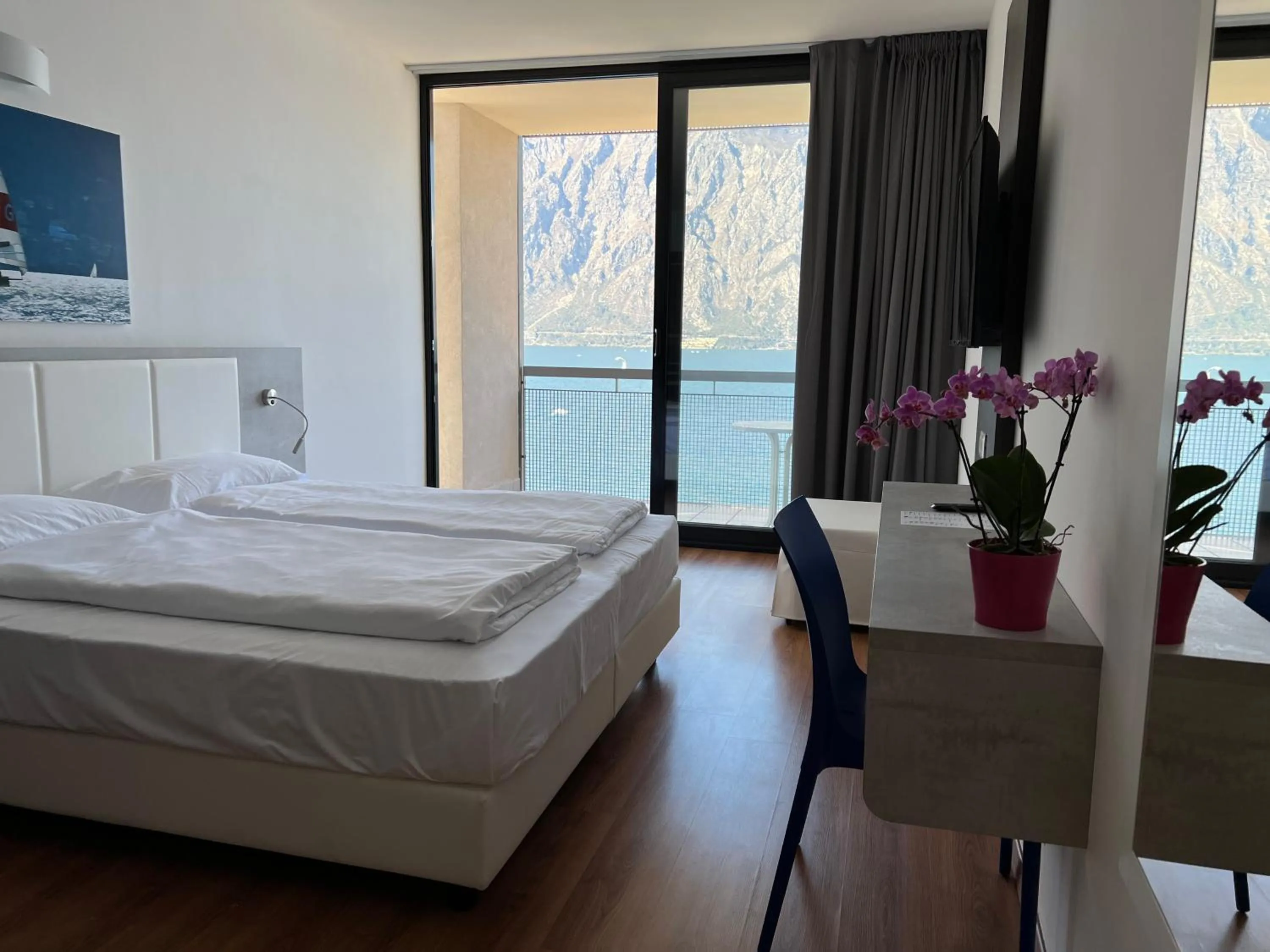 Bedroom, Bed in Wind Hotel