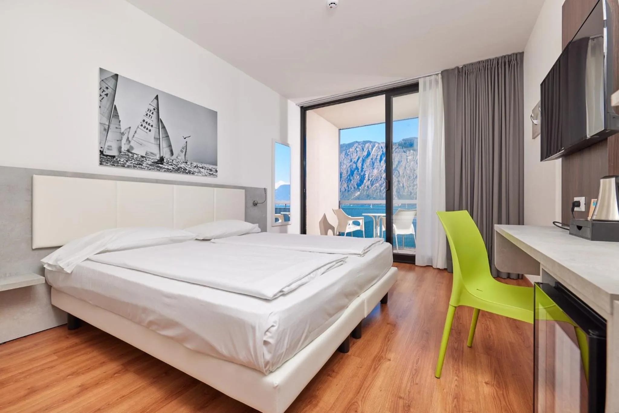 Bedroom, Bed in Wind Hotel