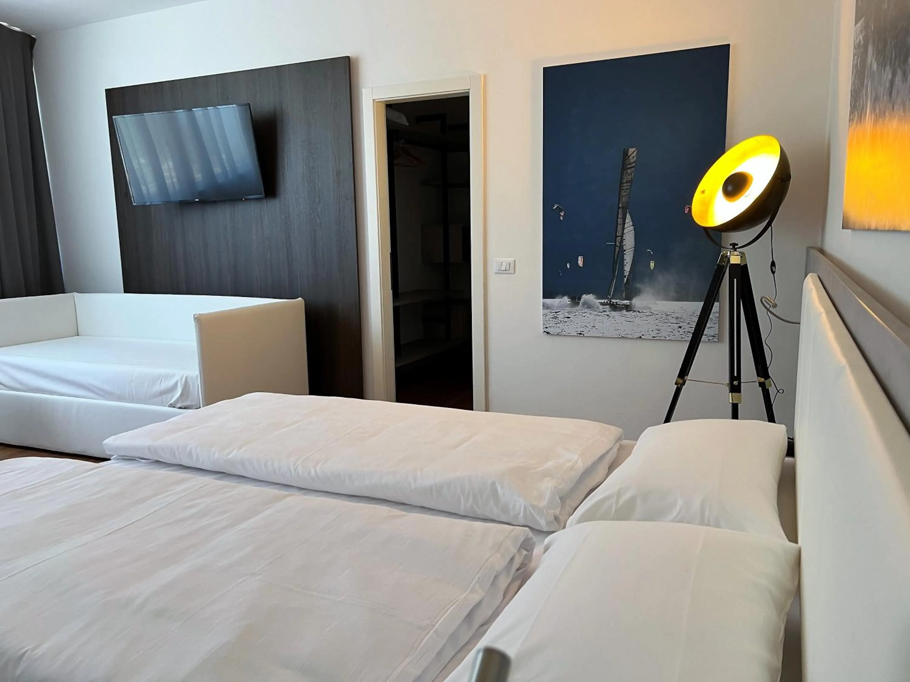 Bedroom, Bed in Wind Hotel