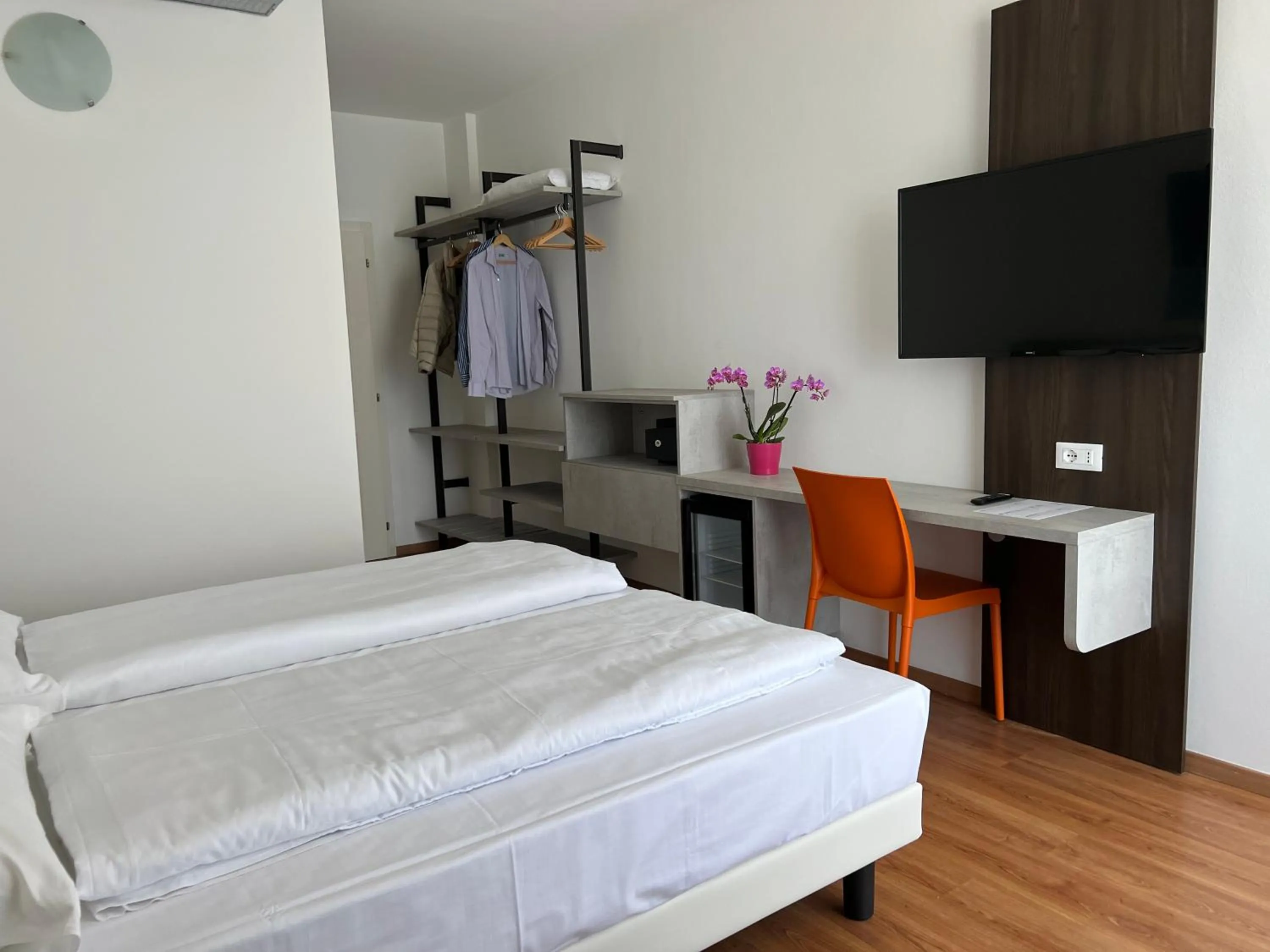 Bedroom, Bed in Wind Hotel