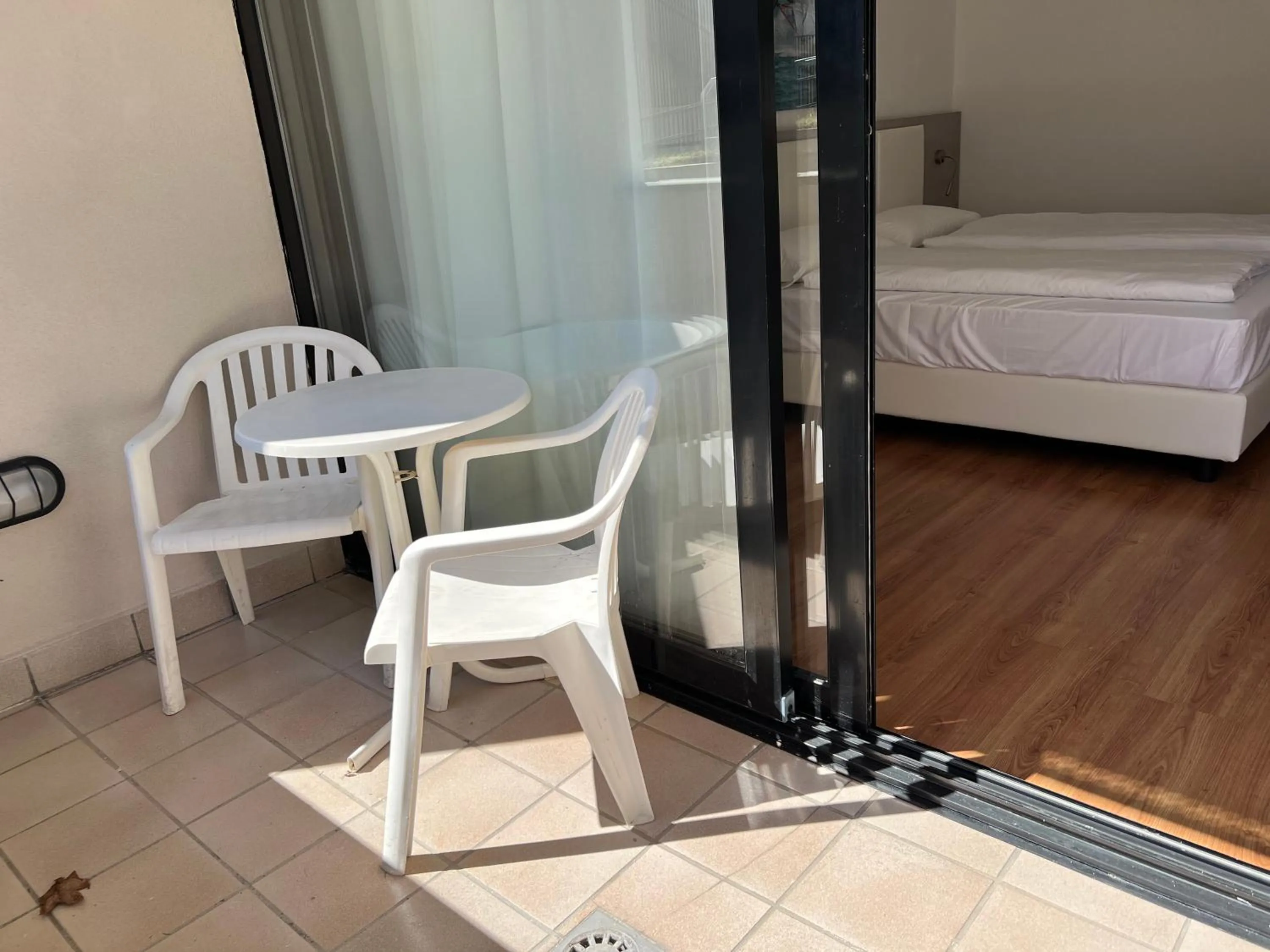 Bedroom, Bed in Wind Hotel