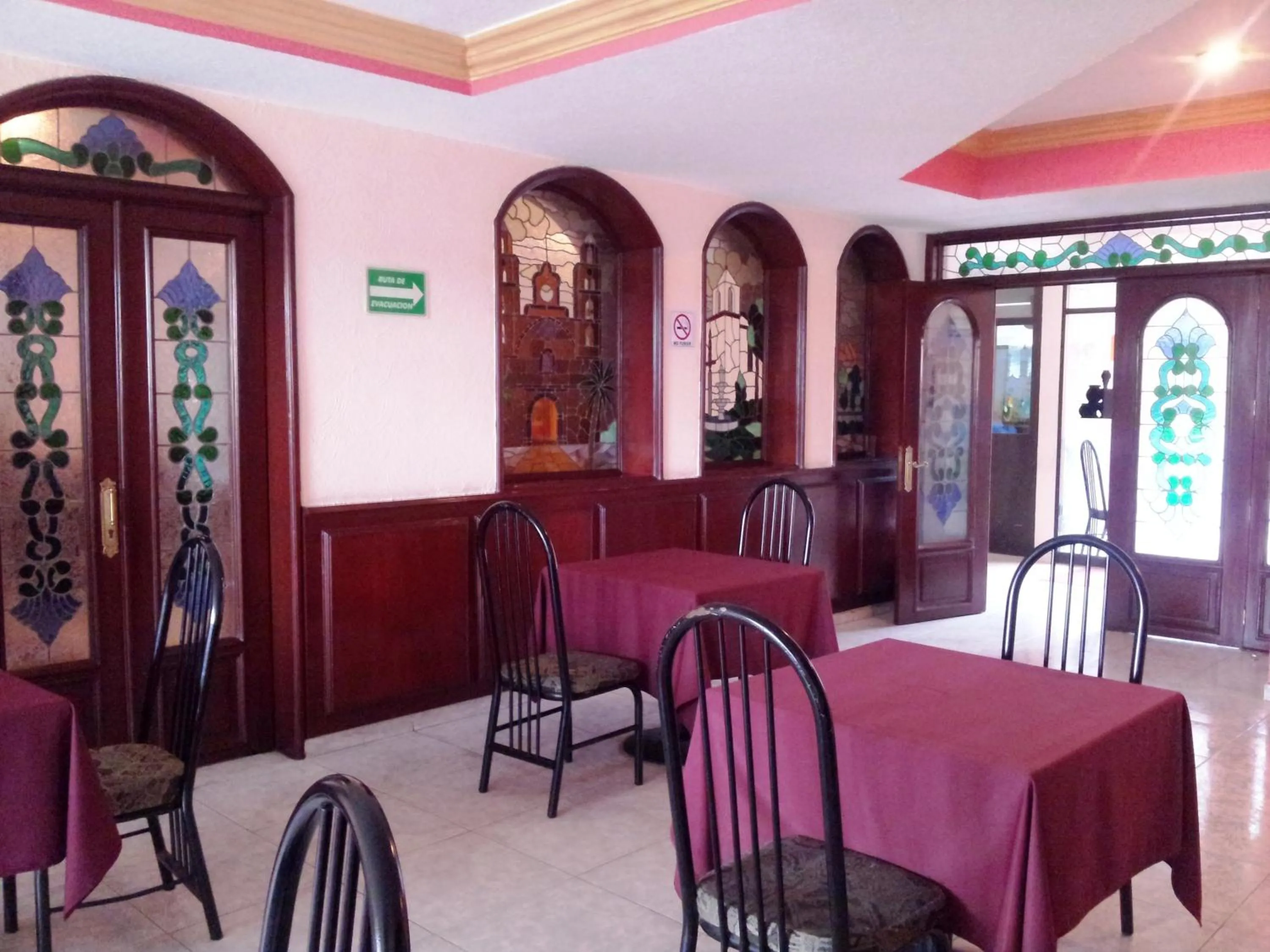 Restaurant/places to eat in Hotel Siesta del Sur