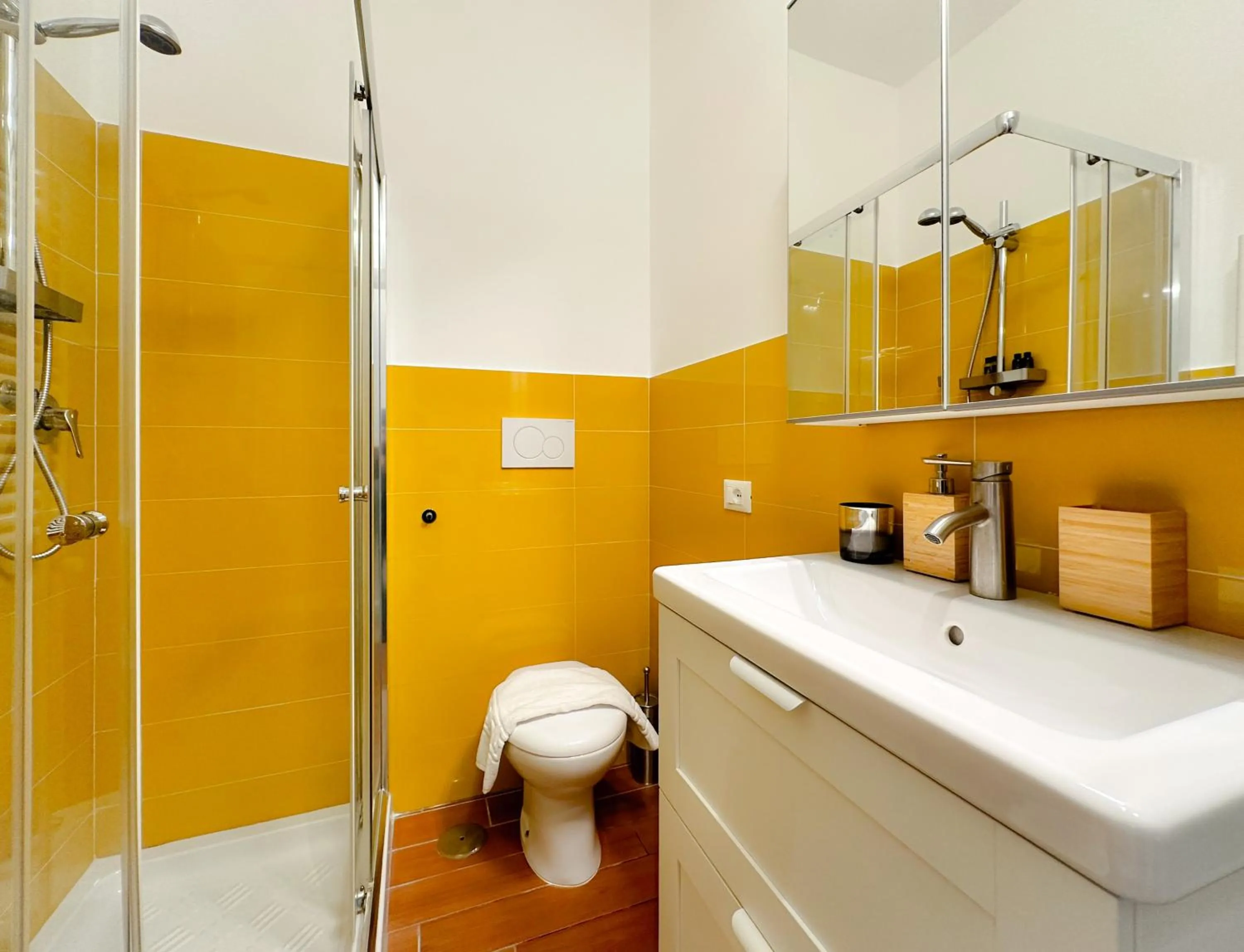 Shower in Colosseum Luxury Guest House