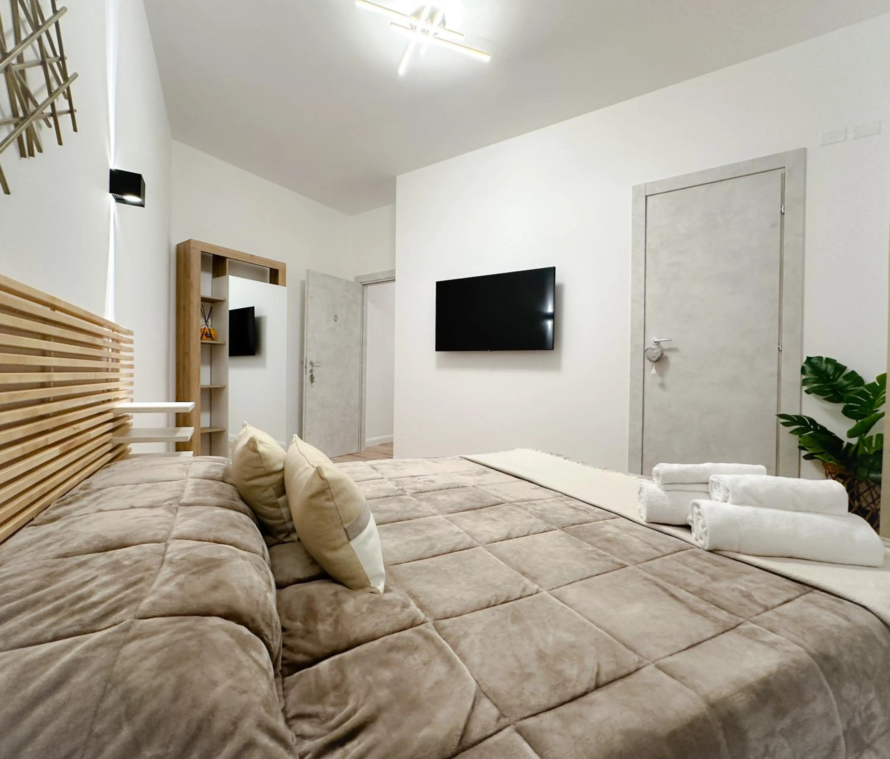 Bed in Colosseum Luxury Guest House