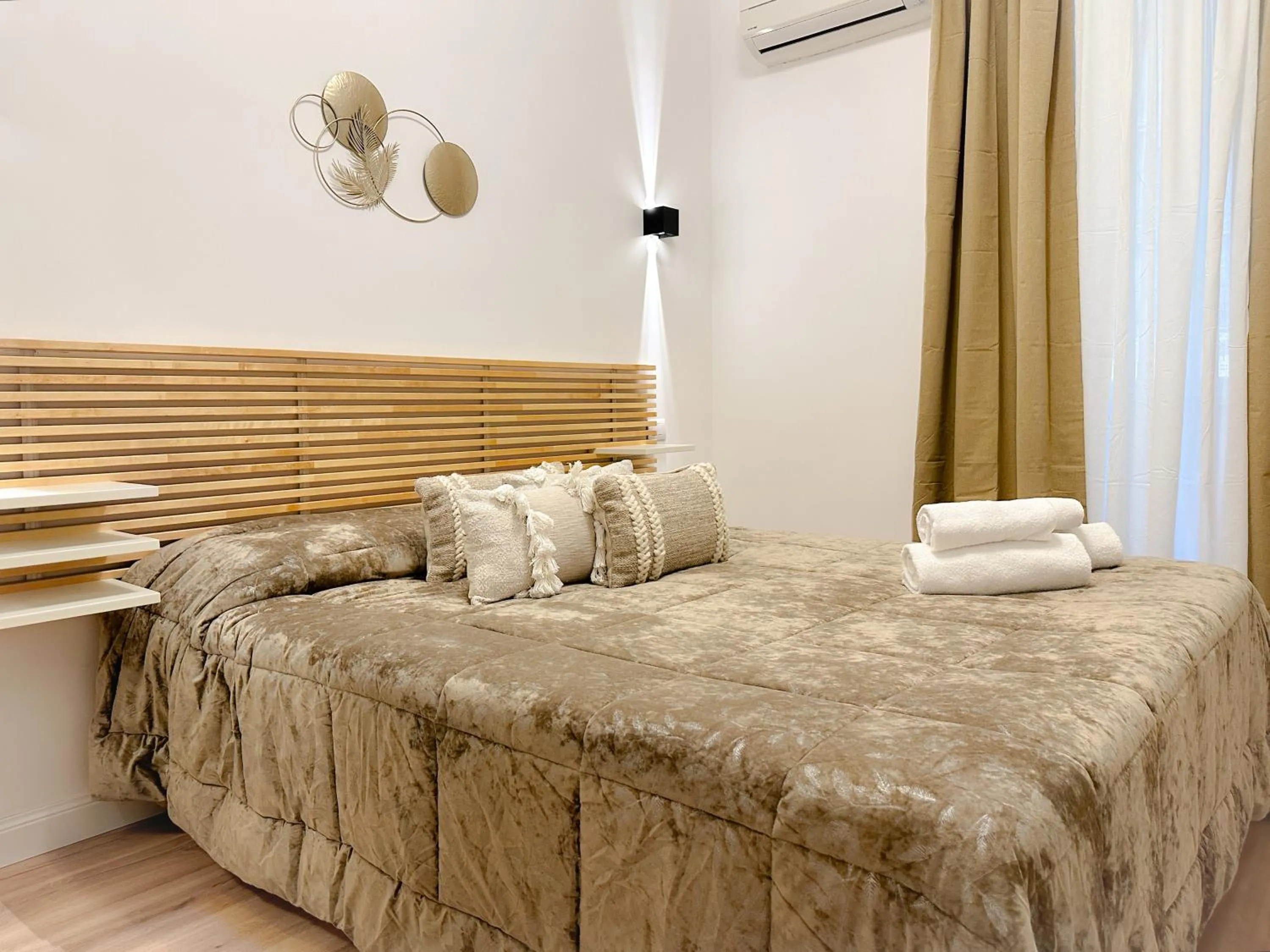 Bed in Colosseum Luxury Guest House