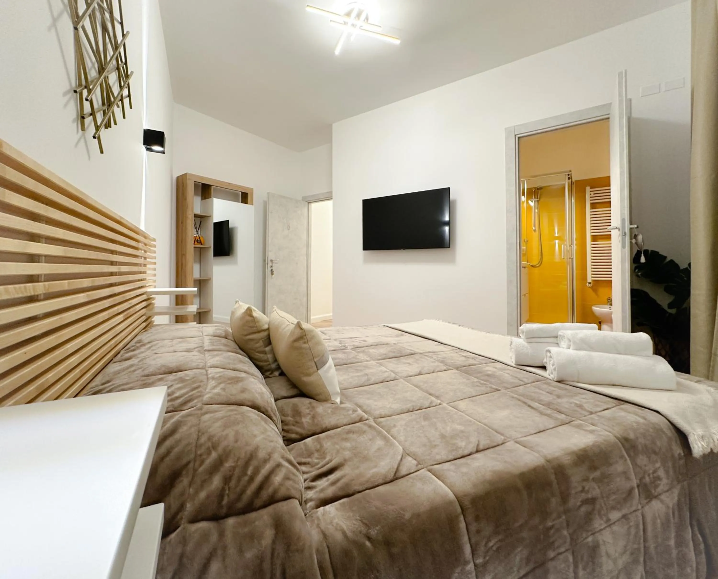 Bed in Colosseum Luxury Guest House
