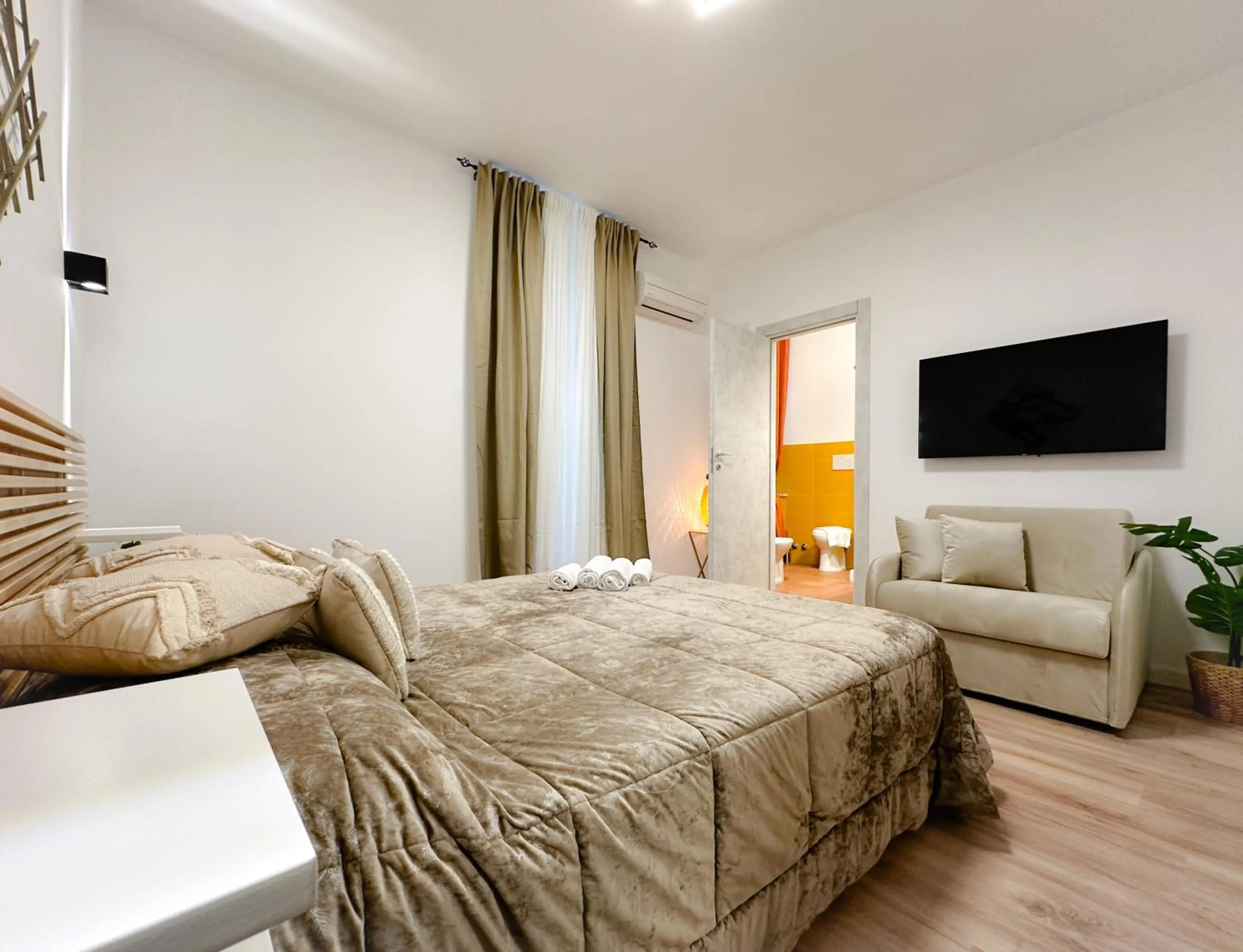 Bed in Colosseum Luxury Guest House