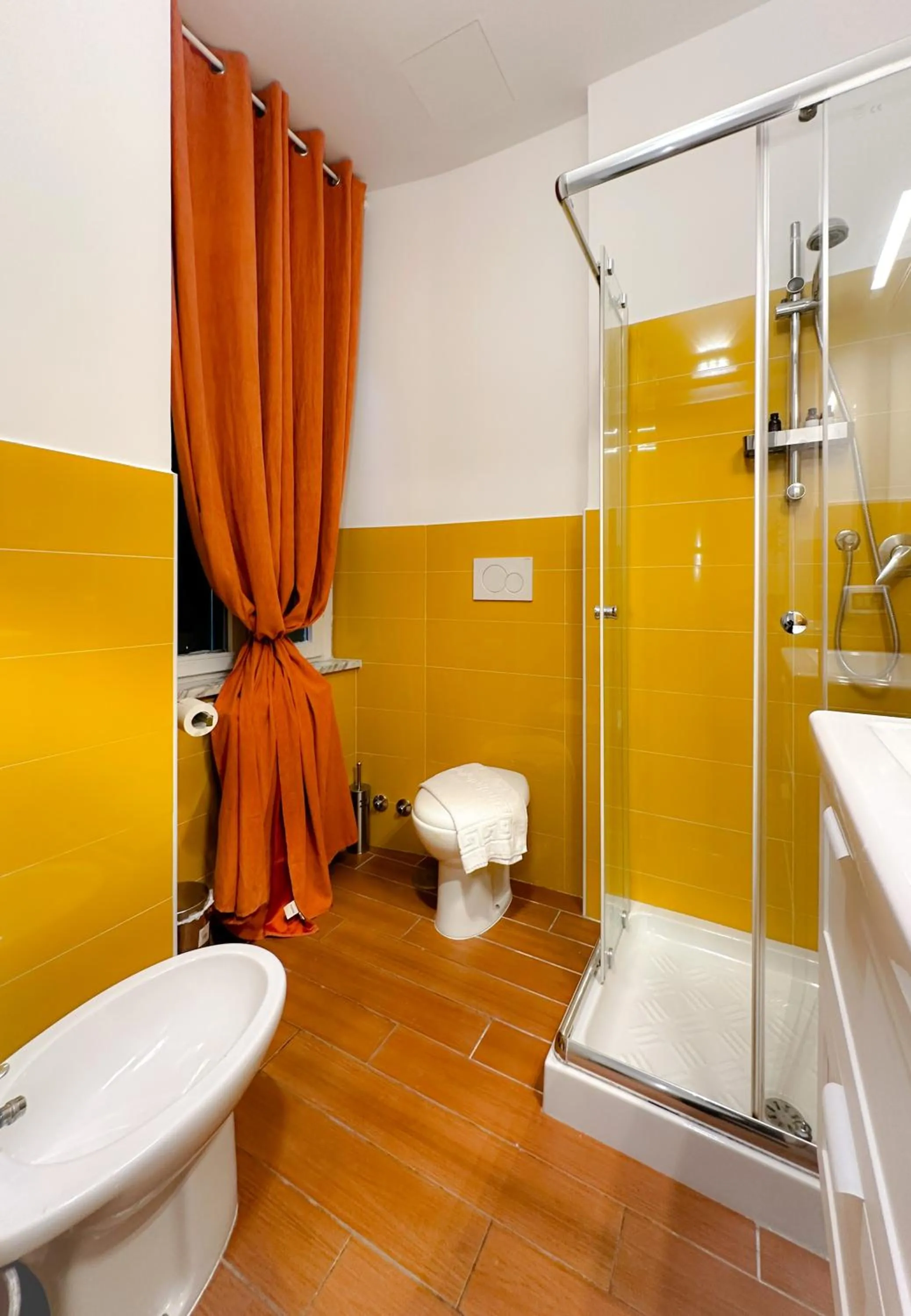 Shower in Colosseum Luxury Guest House