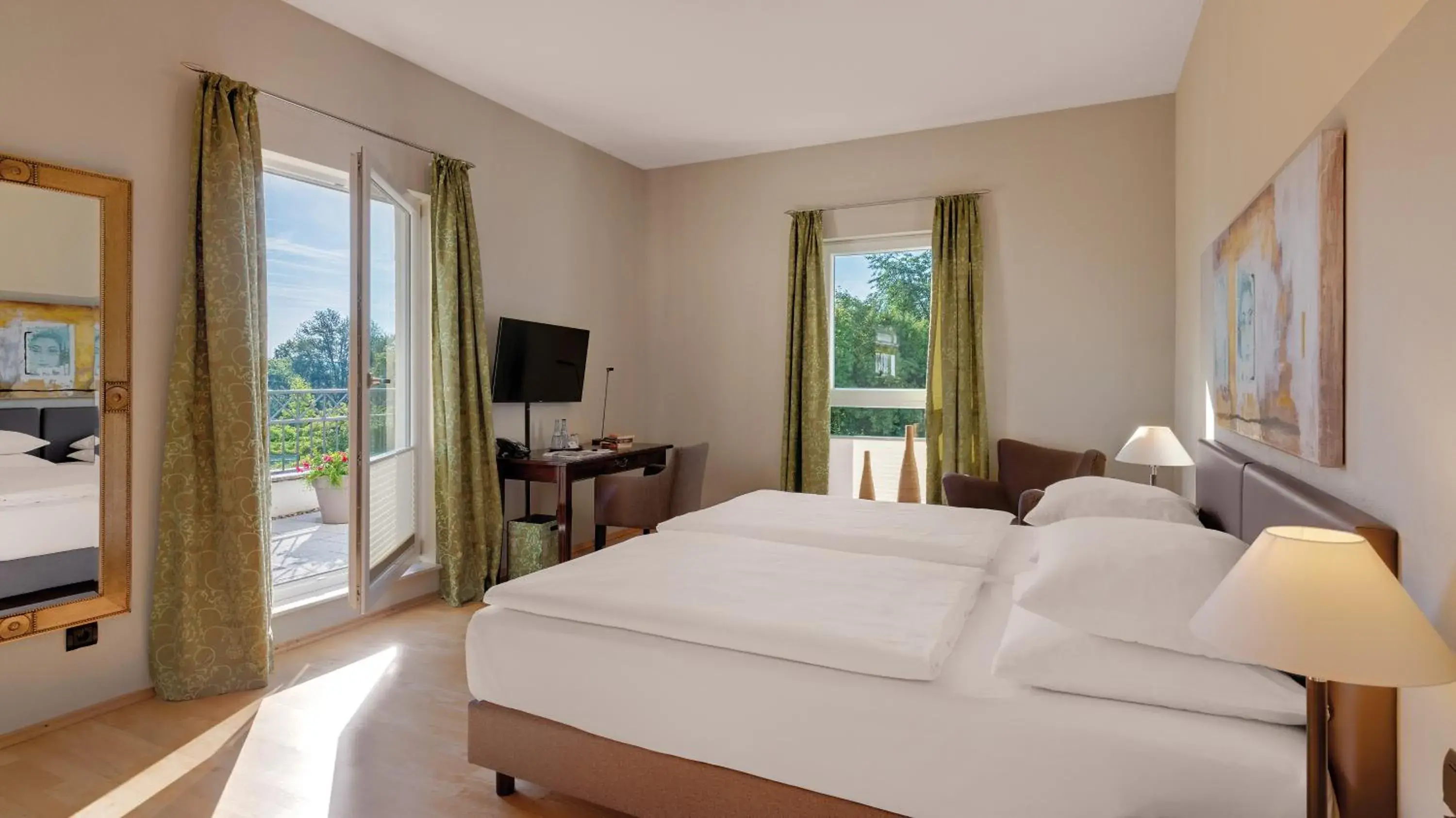 Superior Double Room with side, spa park or garden view in Hotel Villa Medici Superior Double Room with side, spa park or garden view in Hotel Villa Medici