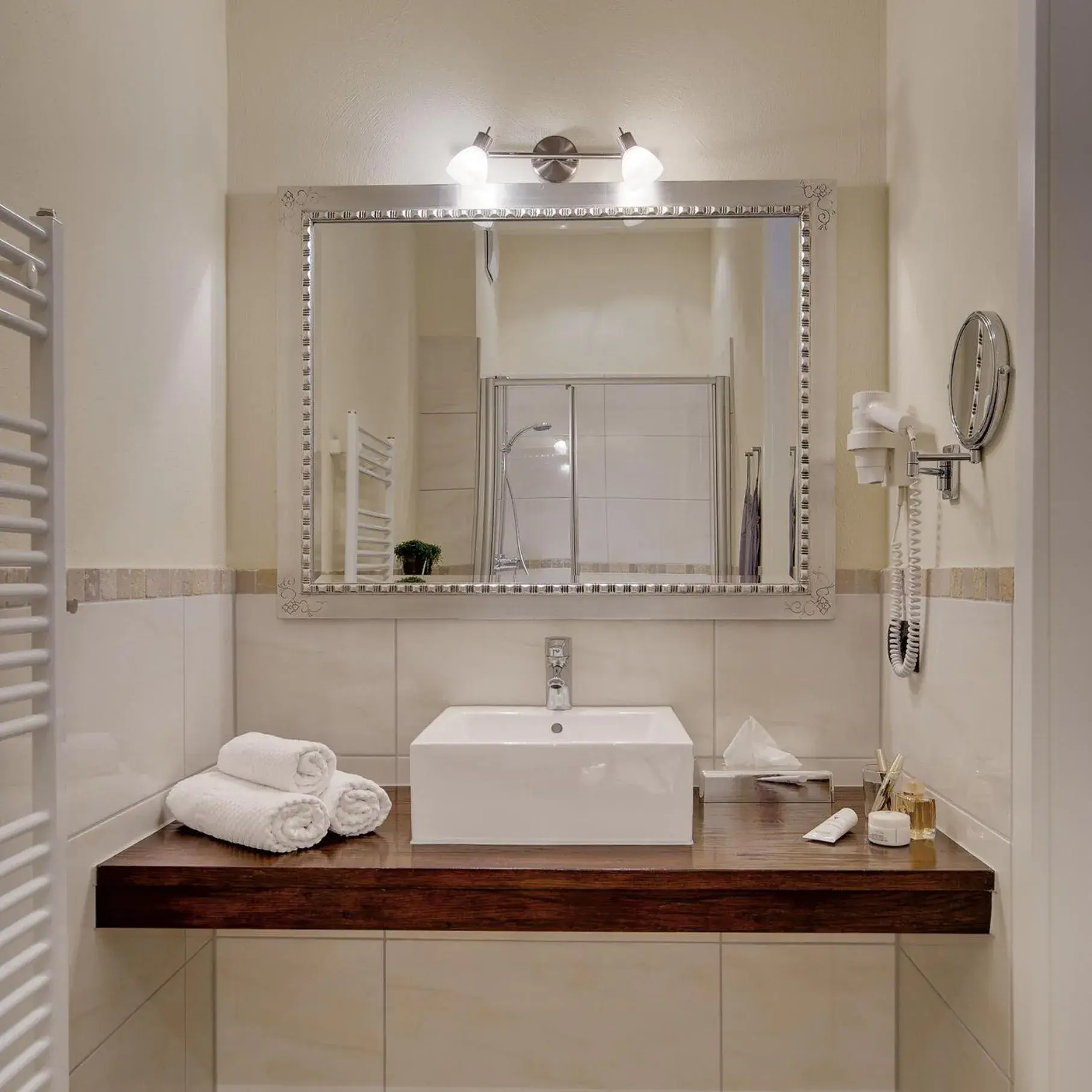 Superior Double Room with side, spa park or garden view in Hotel Villa Medici Superior Double Room with side, spa park or garden view in Hotel Villa Medici