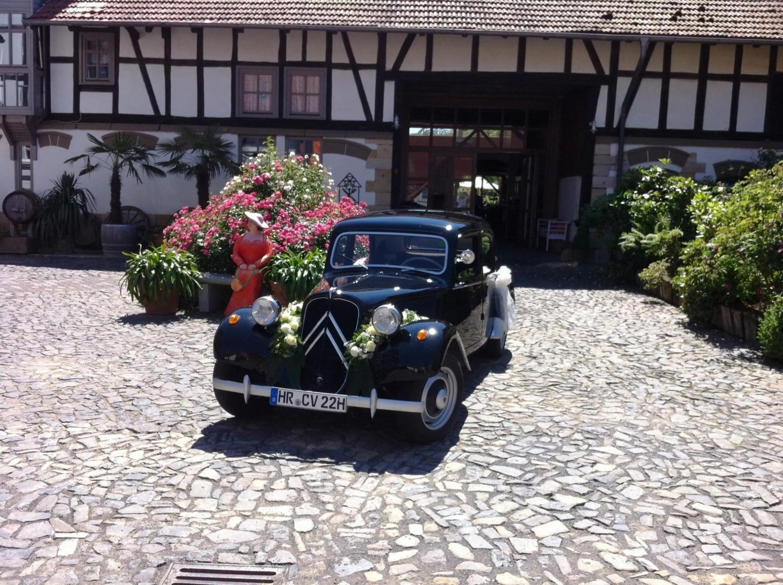 Facade/entrance in Romantik Hotel Zum Rosenhof