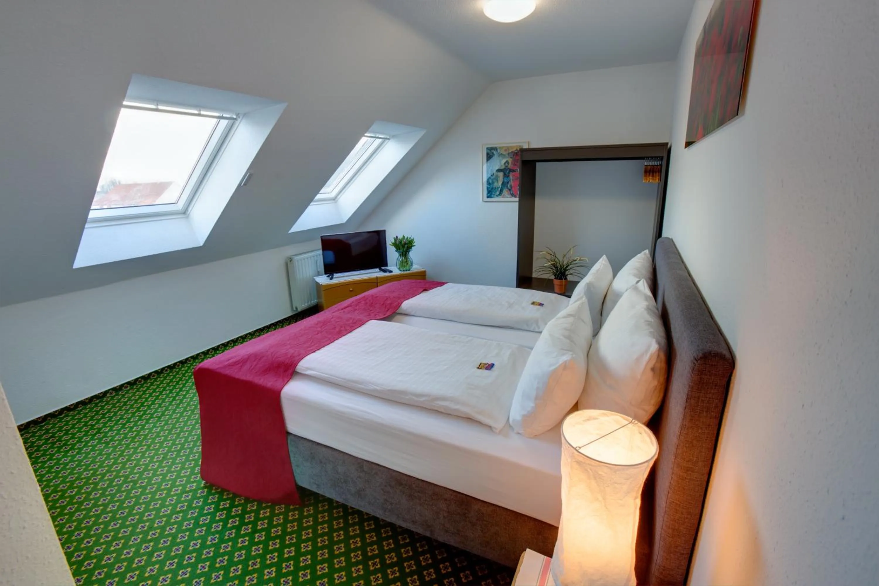 Bed in Hotel Leo Mühlhausen