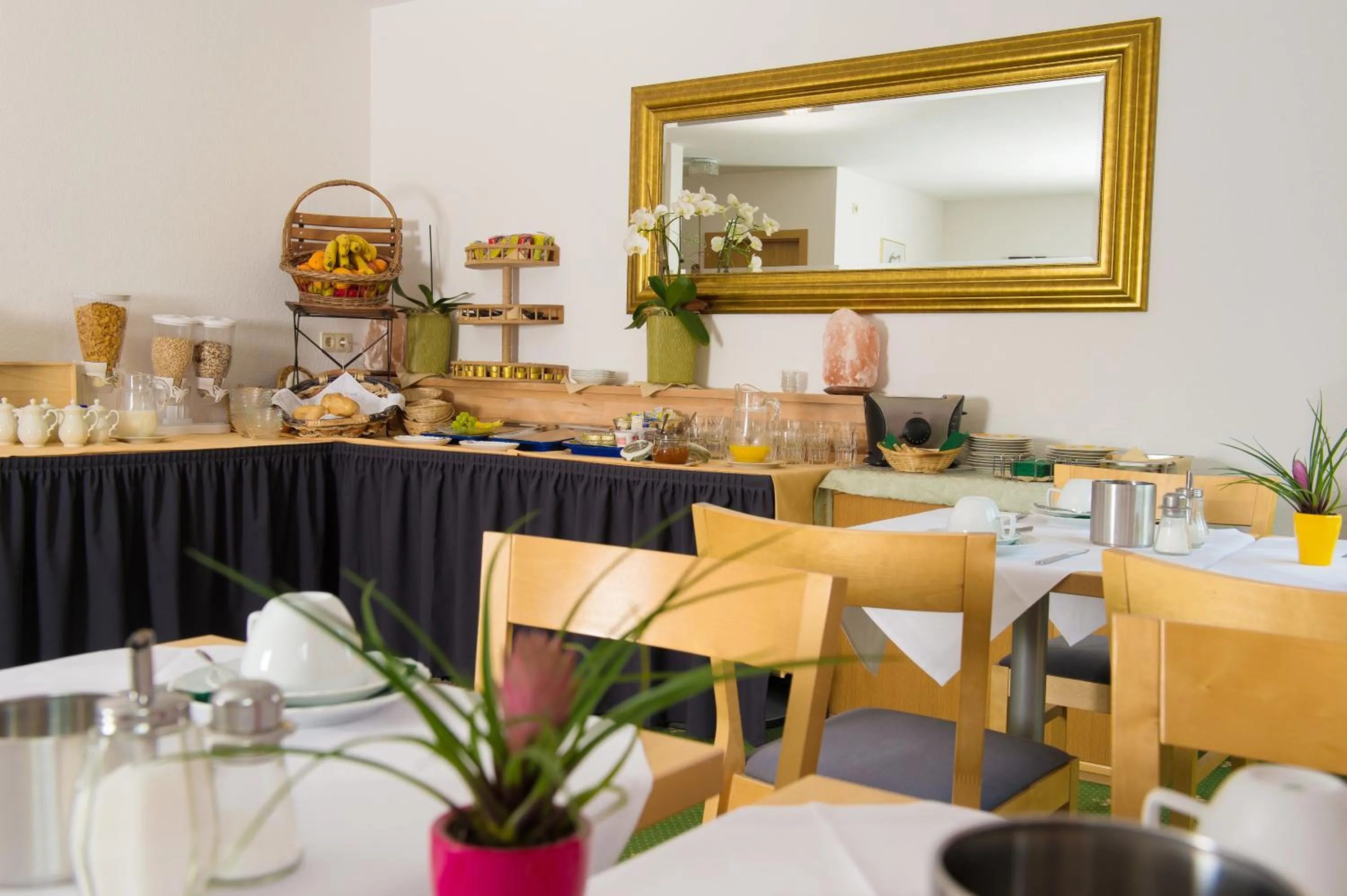 Restaurant/places to eat in Hotel Leo Mühlhausen