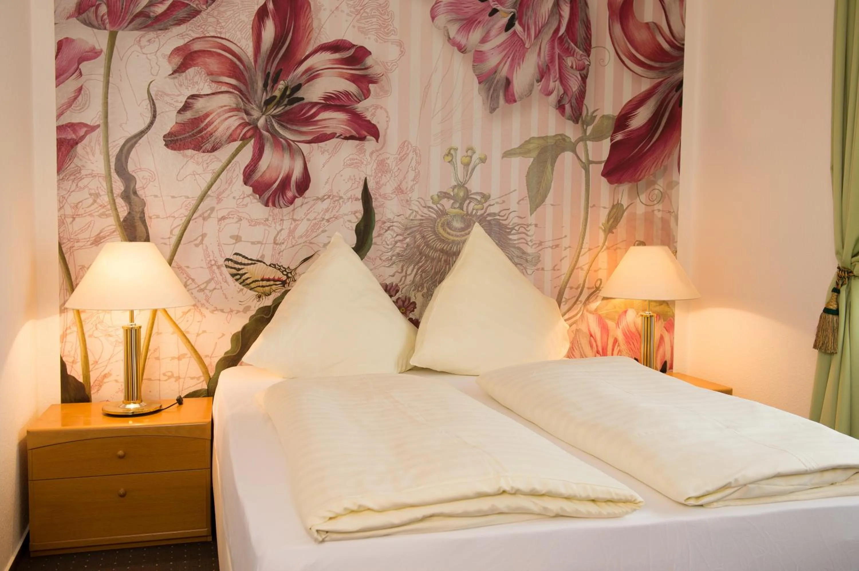 Bed in Hotel Leo Mühlhausen