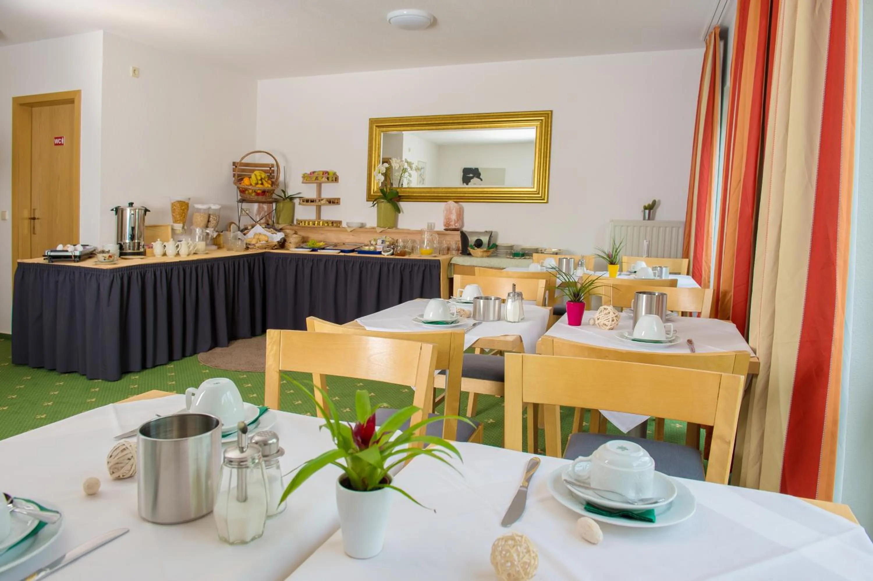 Restaurant/places to eat in Hotel Leo Mühlhausen