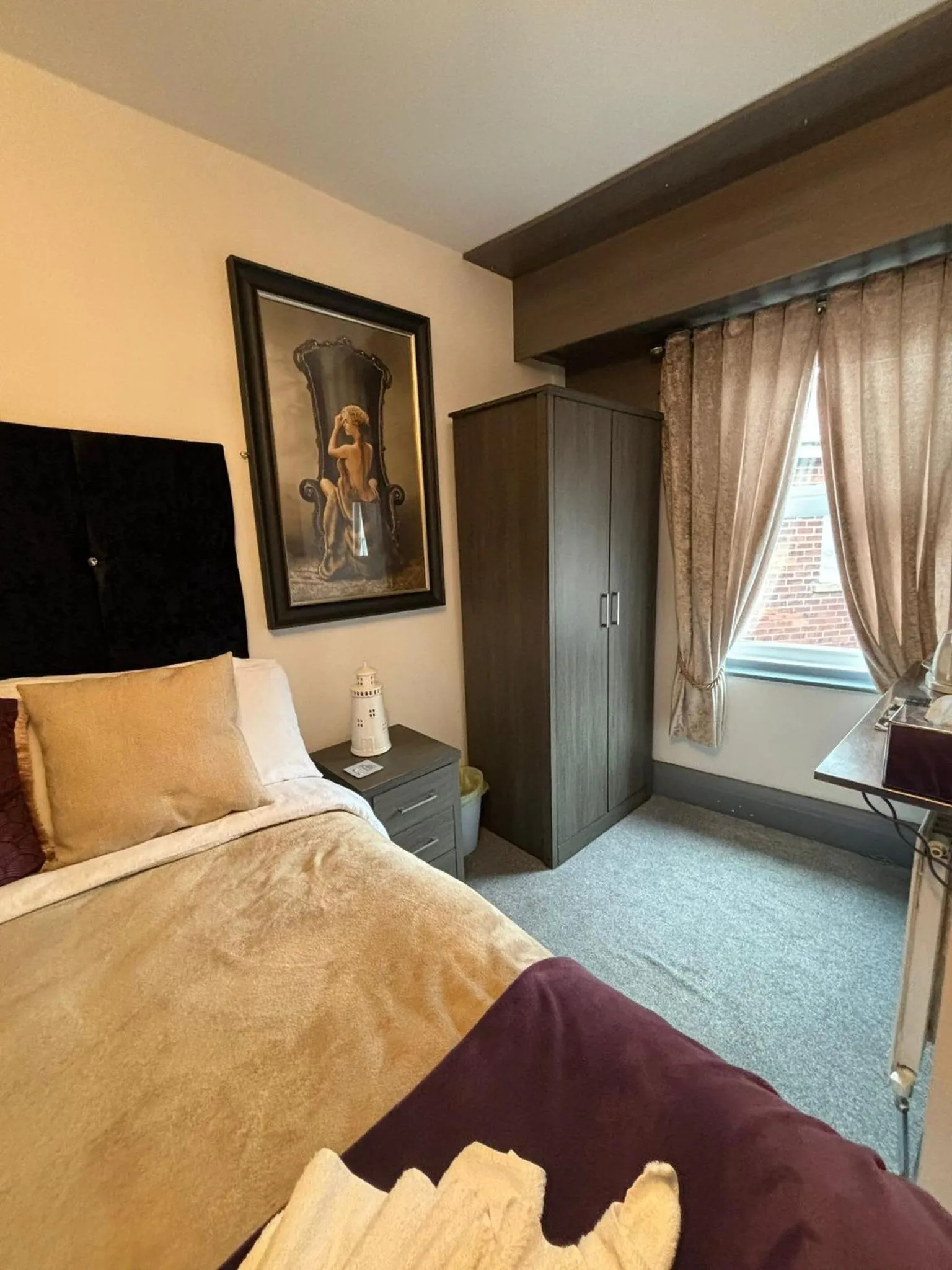 Bedroom, Bed in Kings Boutique Hotel