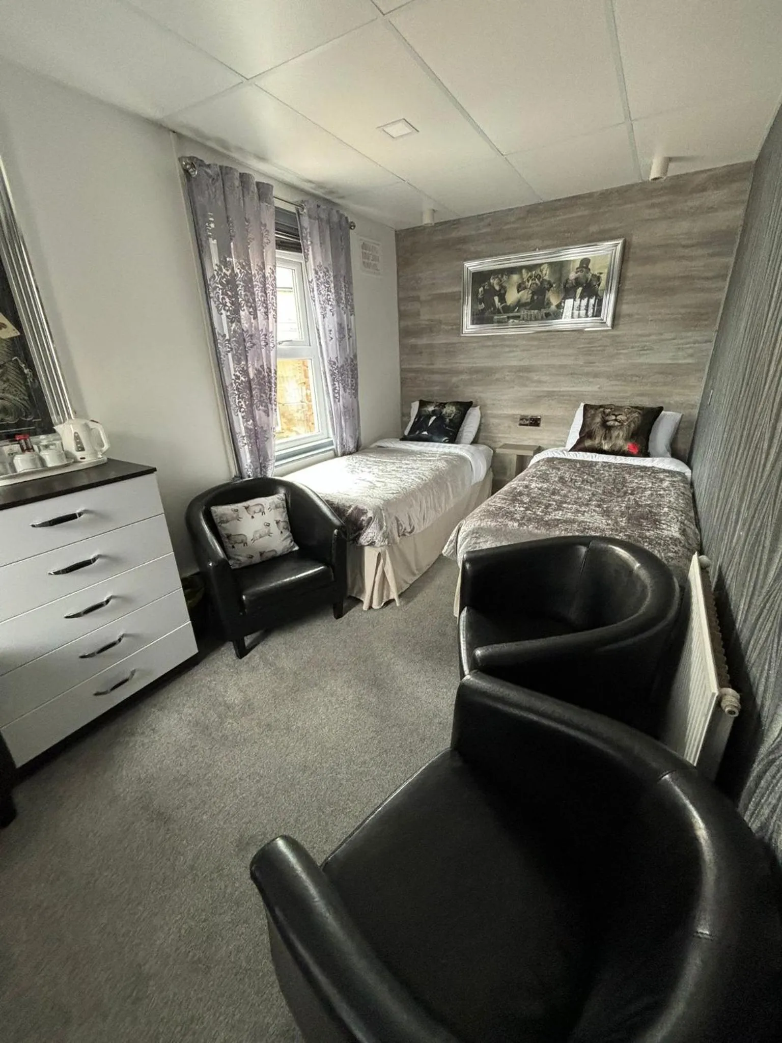 Bedroom, Bed in Kings Boutique Hotel