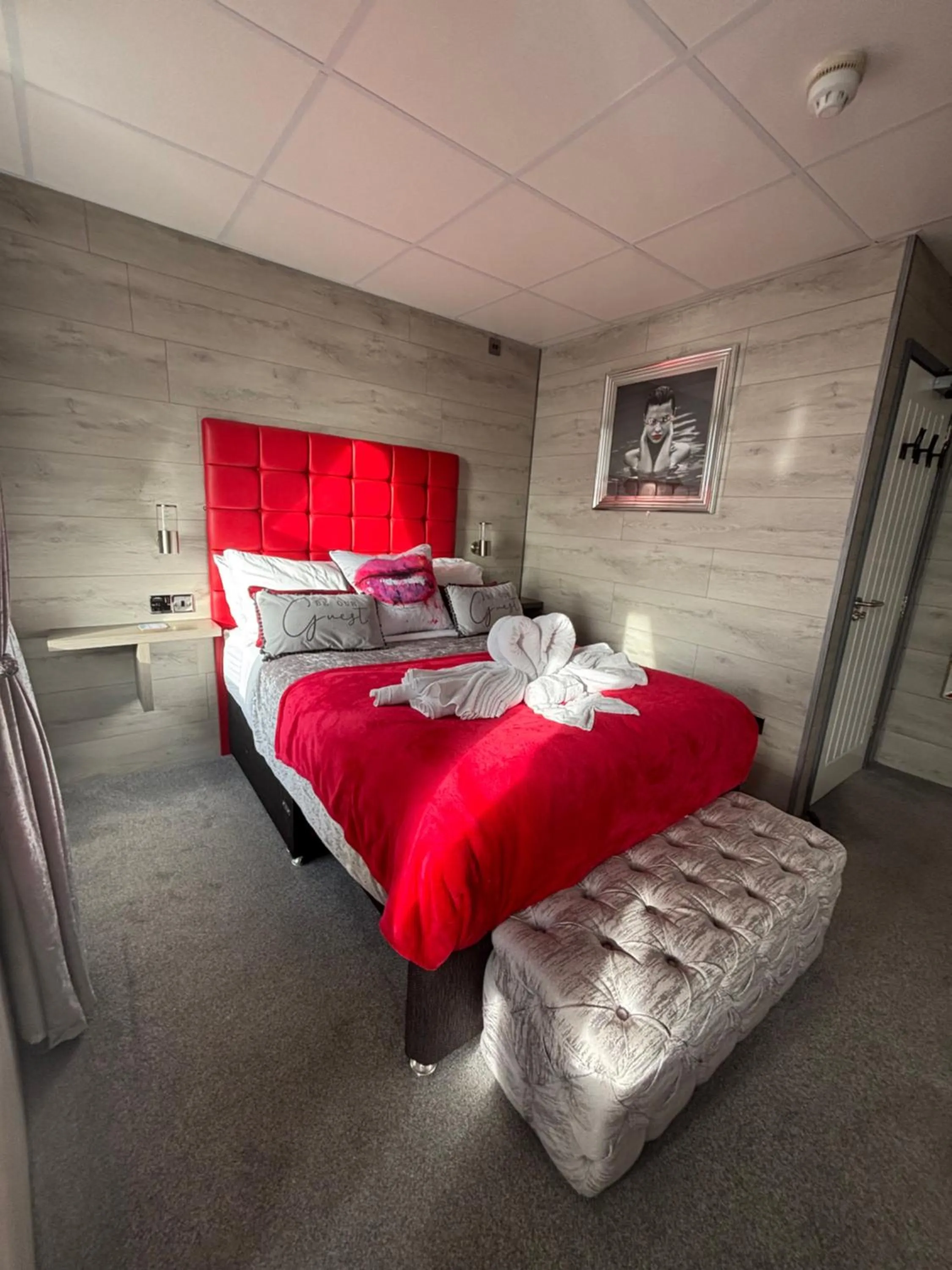 Bed in Kings Boutique Hotel