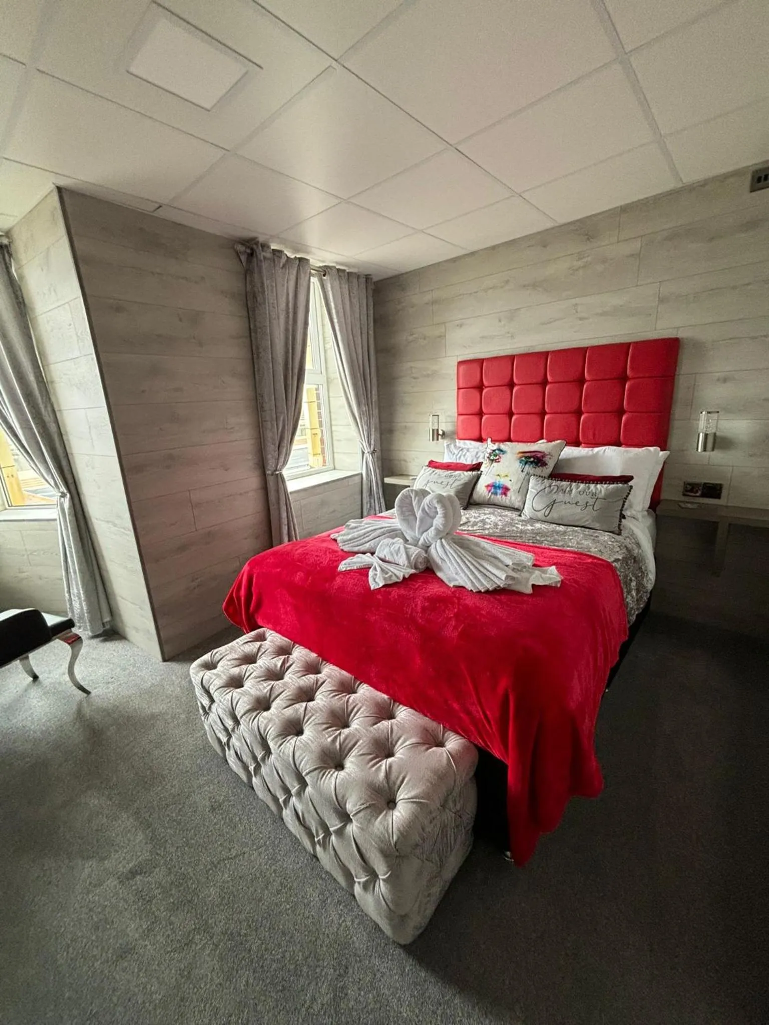 Bedroom, Bed in Kings Boutique Hotel