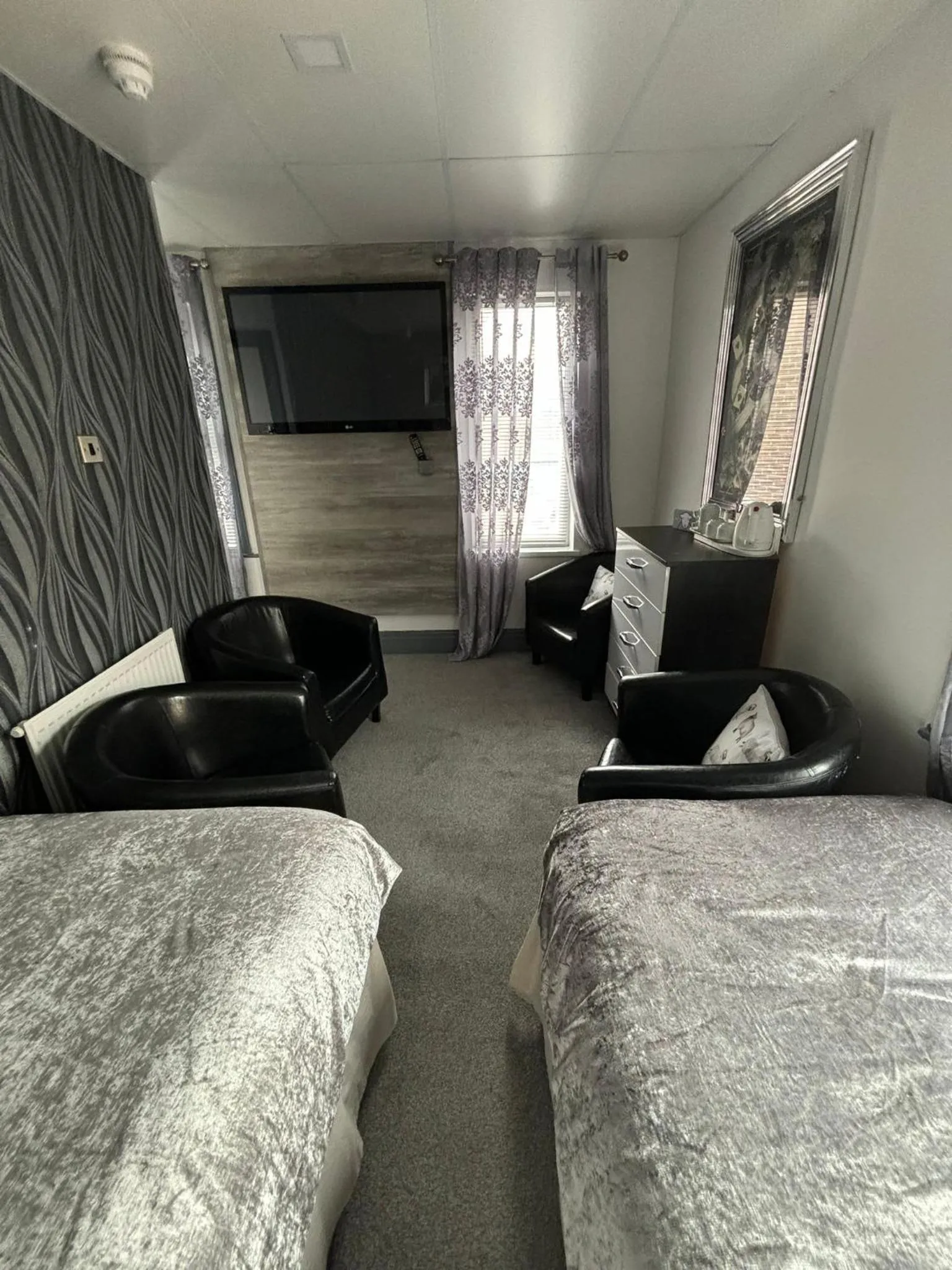 Bedroom, Bed in Kings Boutique Hotel