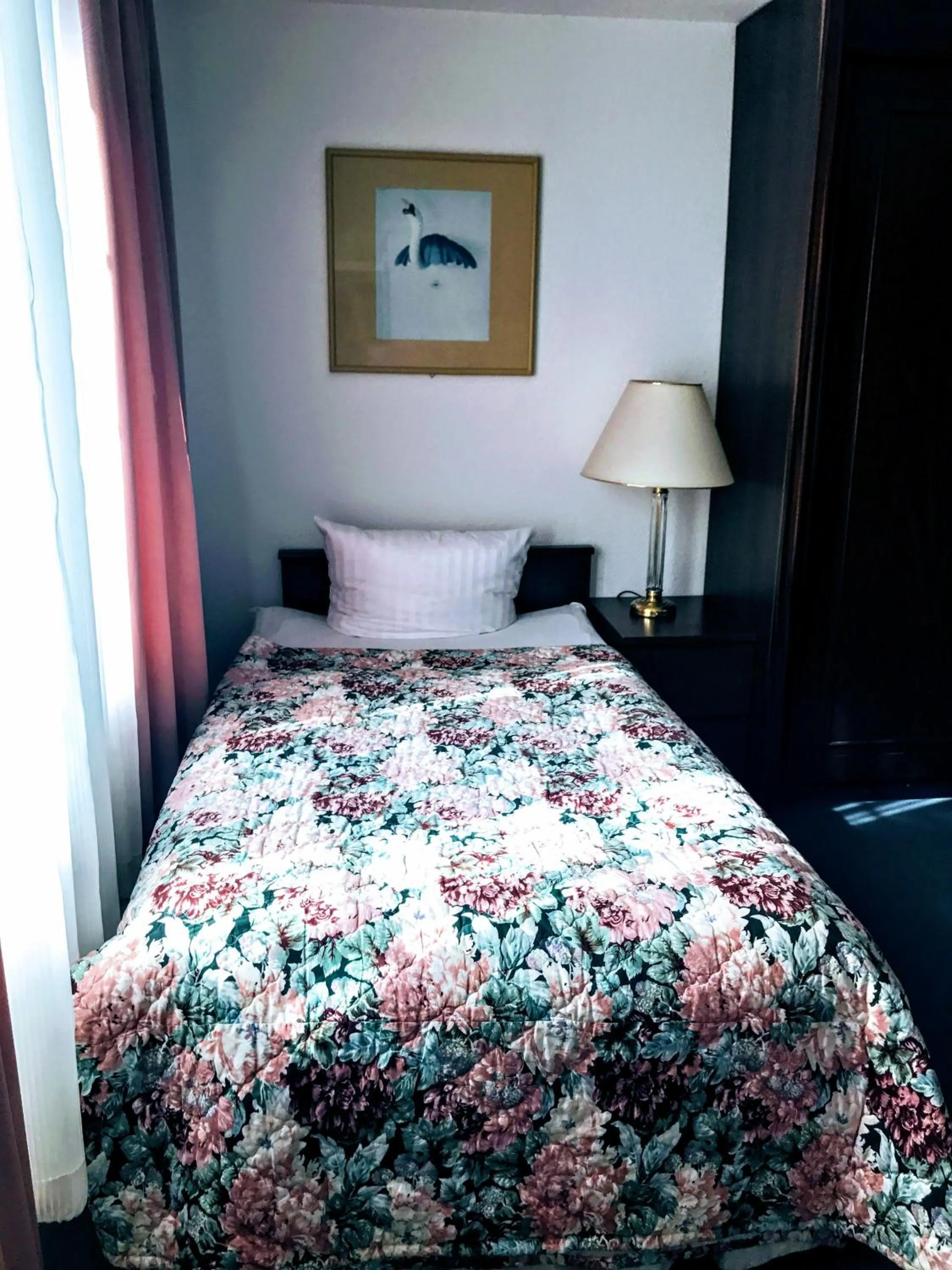 Photo of the whole room, Bed in Hotel Kölner Hof