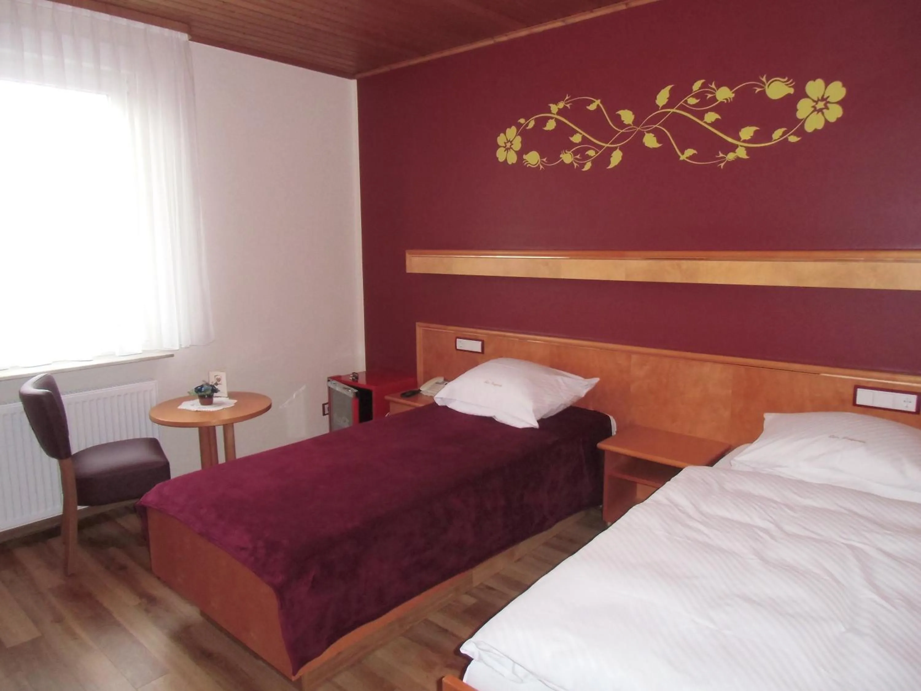 Photo of the whole room, Bed in Hotel-Gasthof Zum Freigericht