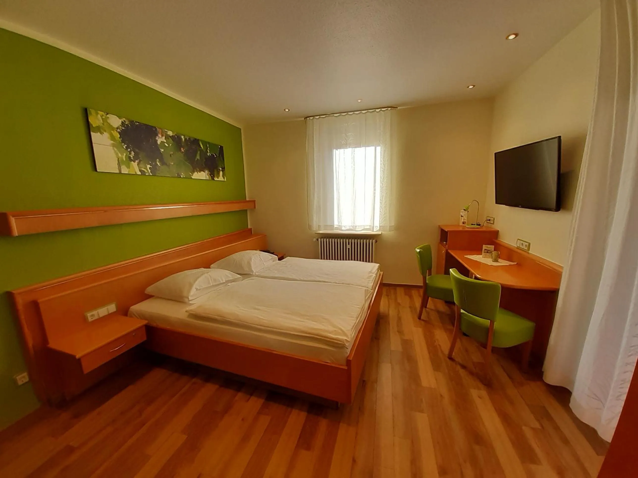 Photo of the whole room, Bed in Hotel-Gasthof Zum Freigericht