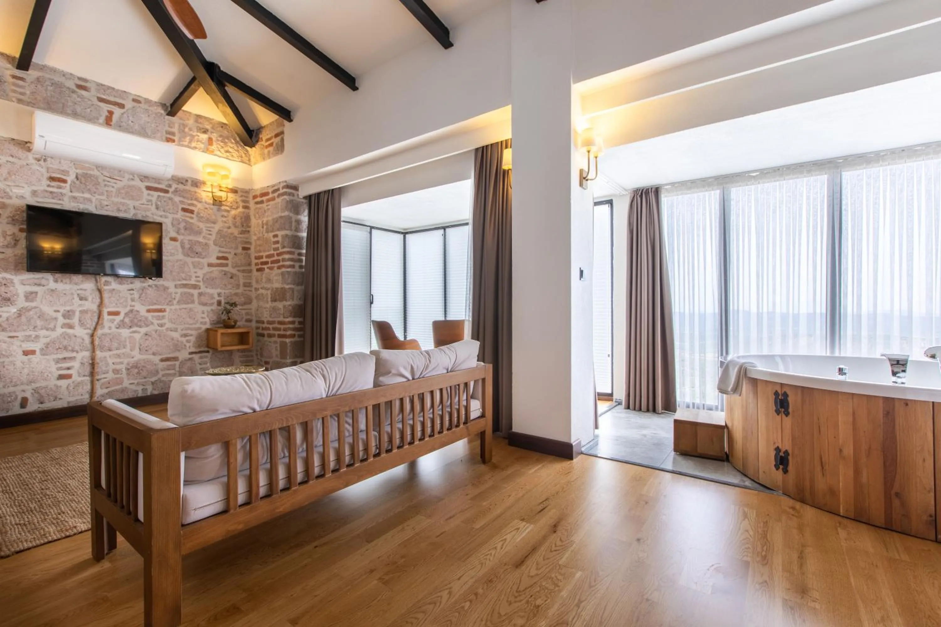 Hot Tub in Marlo Ayvalık 12 Plus Adult Only