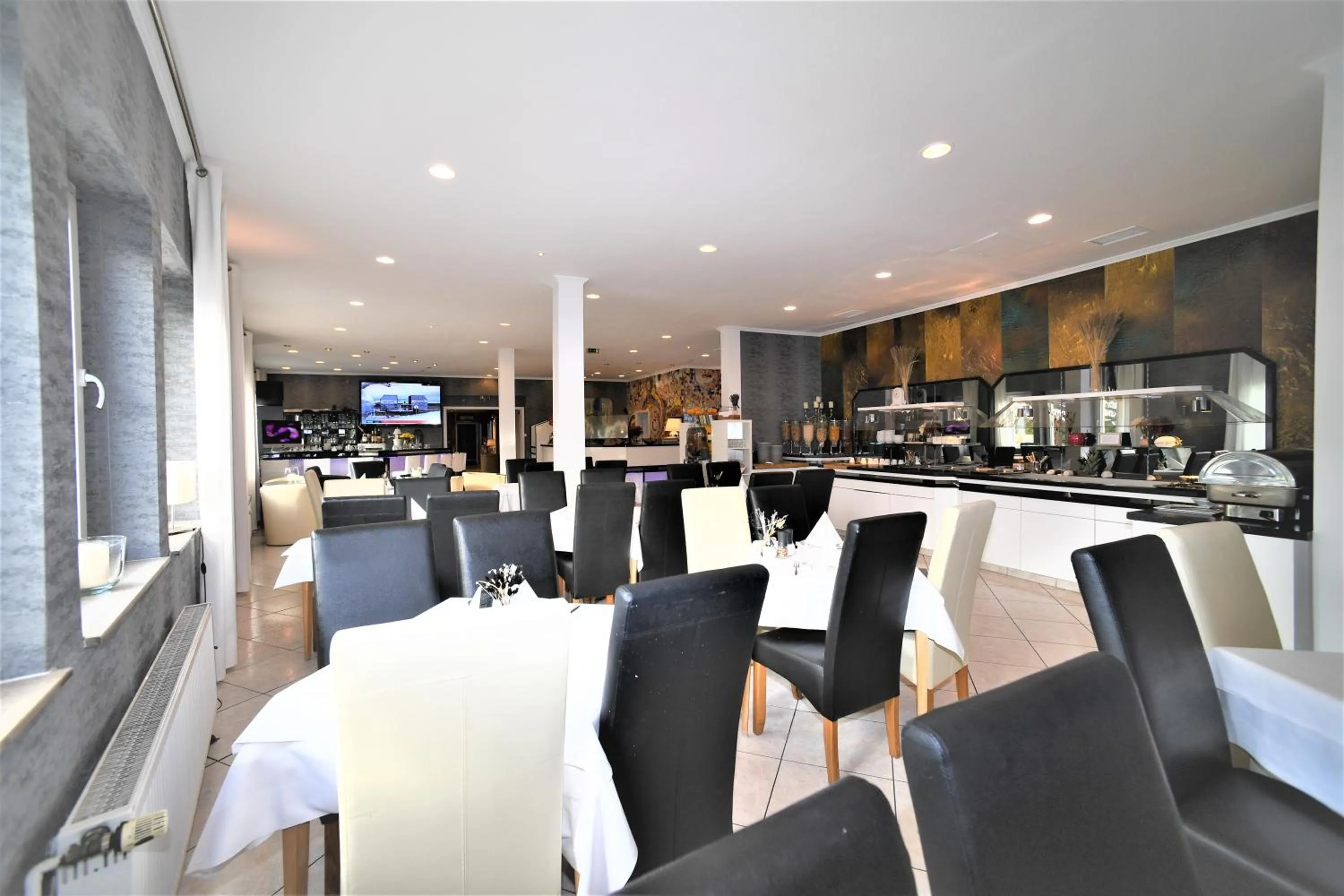 Buffet breakfast in Ascot Hotel